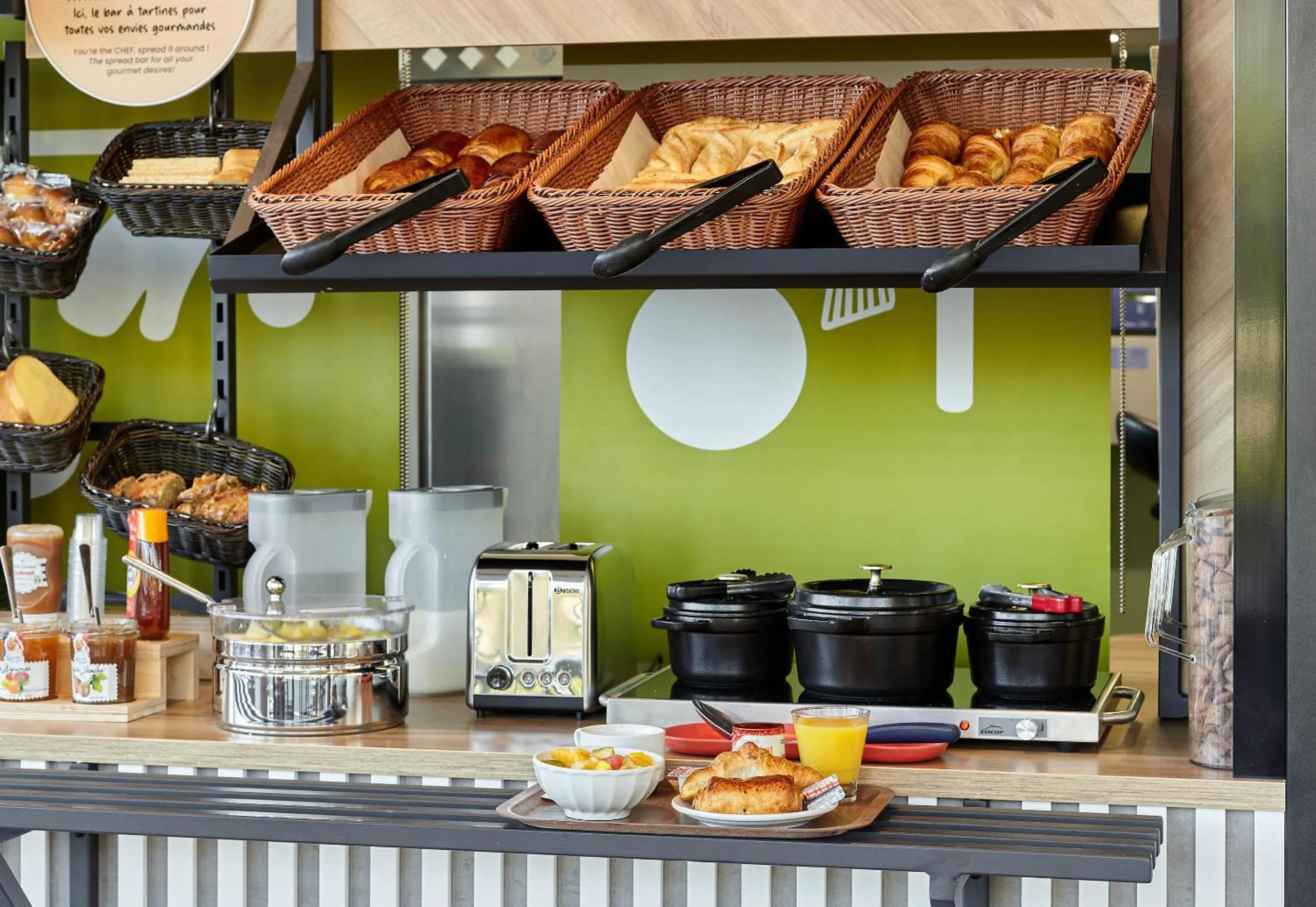 Breakfast in B&B HOTEL Igny Palaiseau