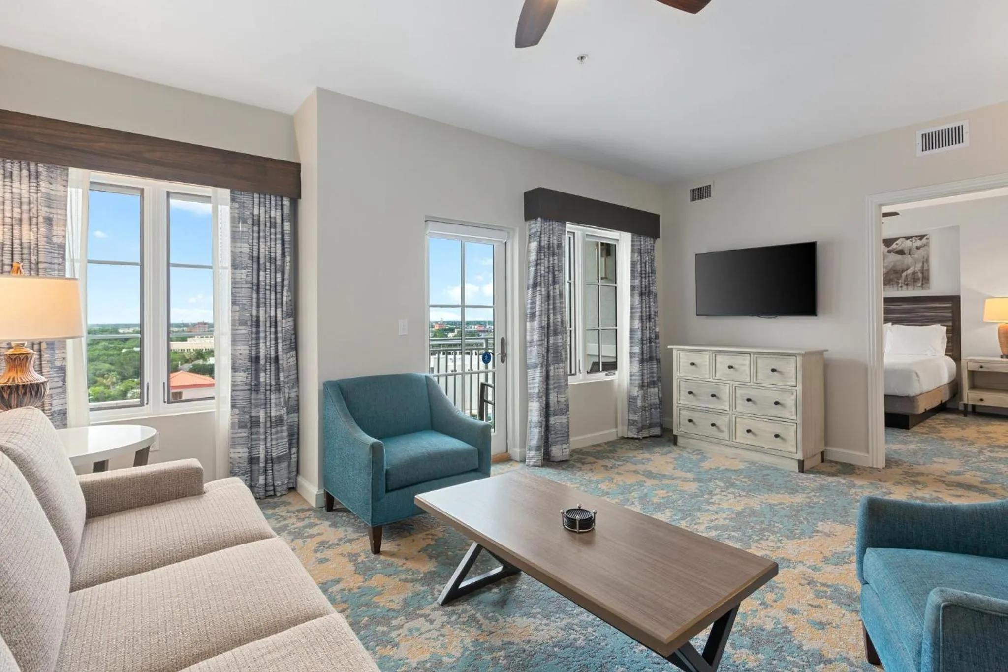 Living room, Bed in Club Wyndham La Cascada