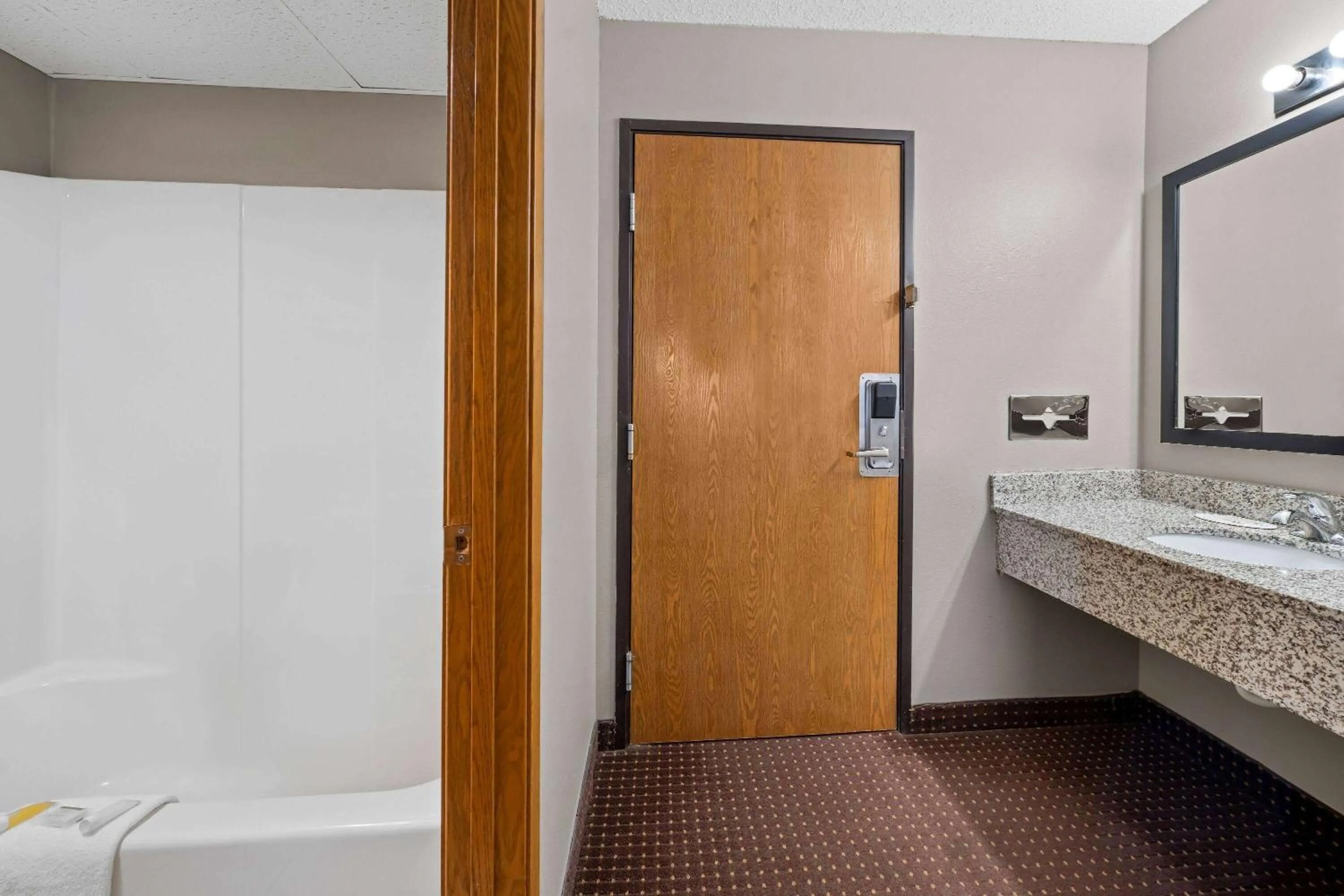 Photo of the whole room in Super 8 by Wyndham Waverly