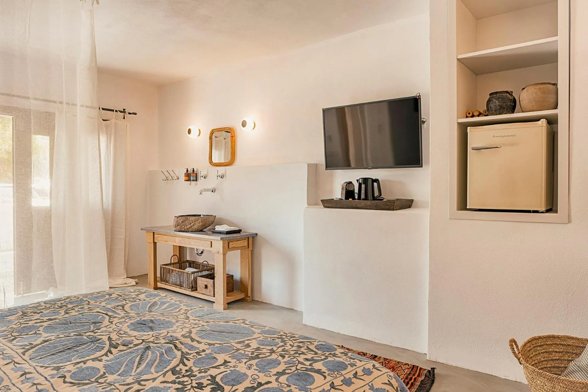 Shower, Bed in Casita Casita Lindos - Adults Only