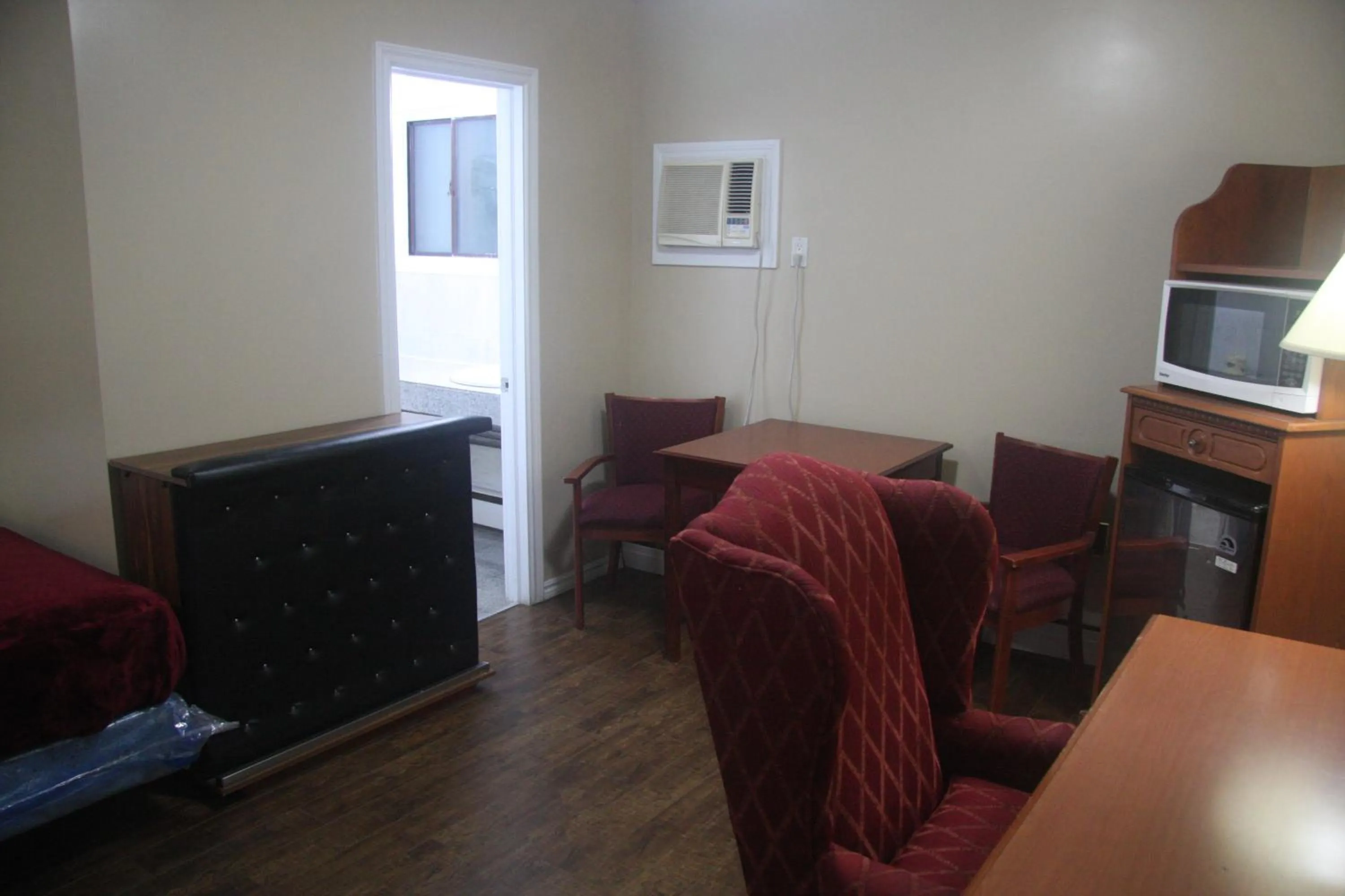 American Plaza Motel