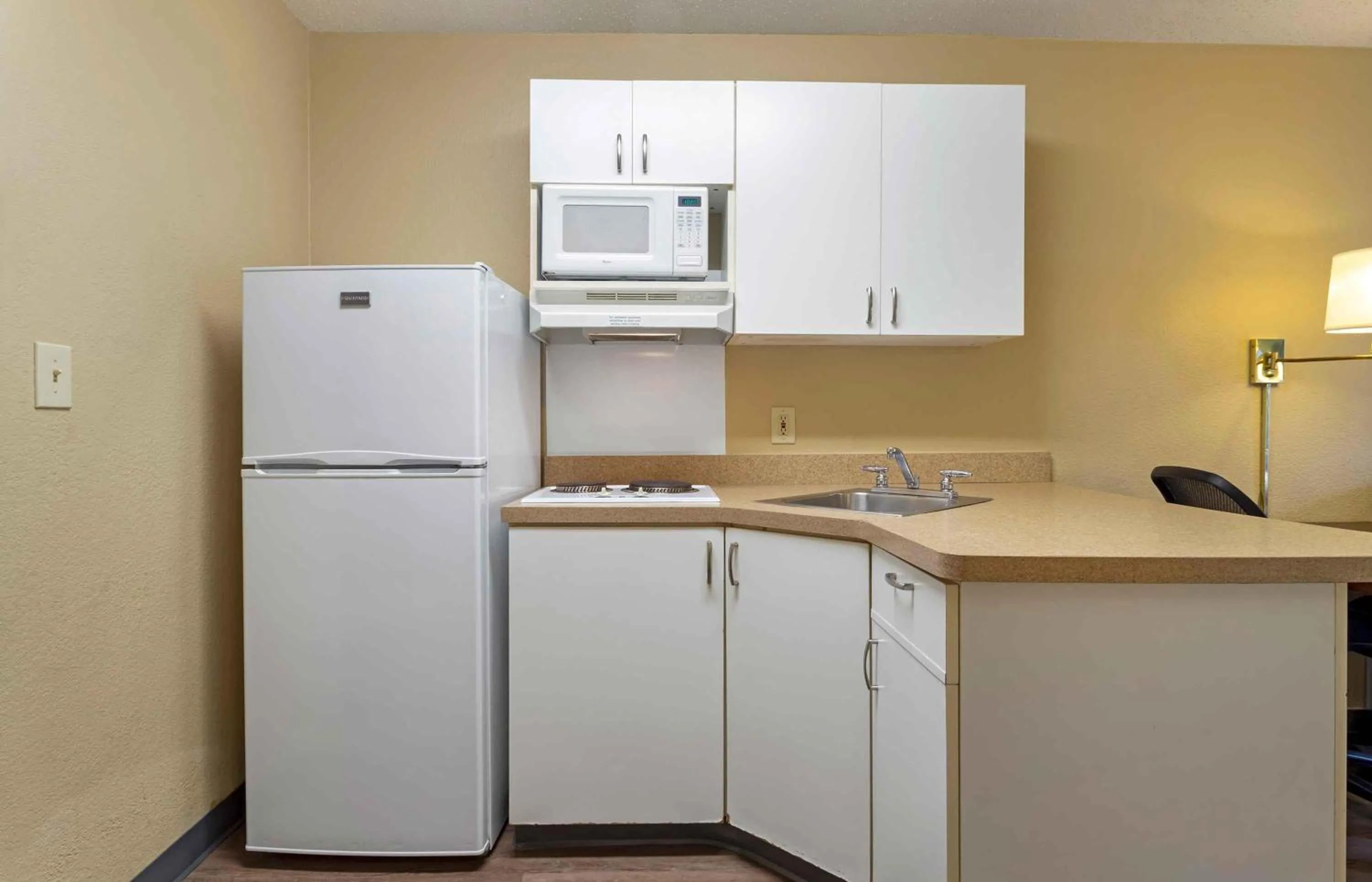 Kitchen or kitchenette in Extended Stay America Suites - Houston - NASA - Johnson Space Center