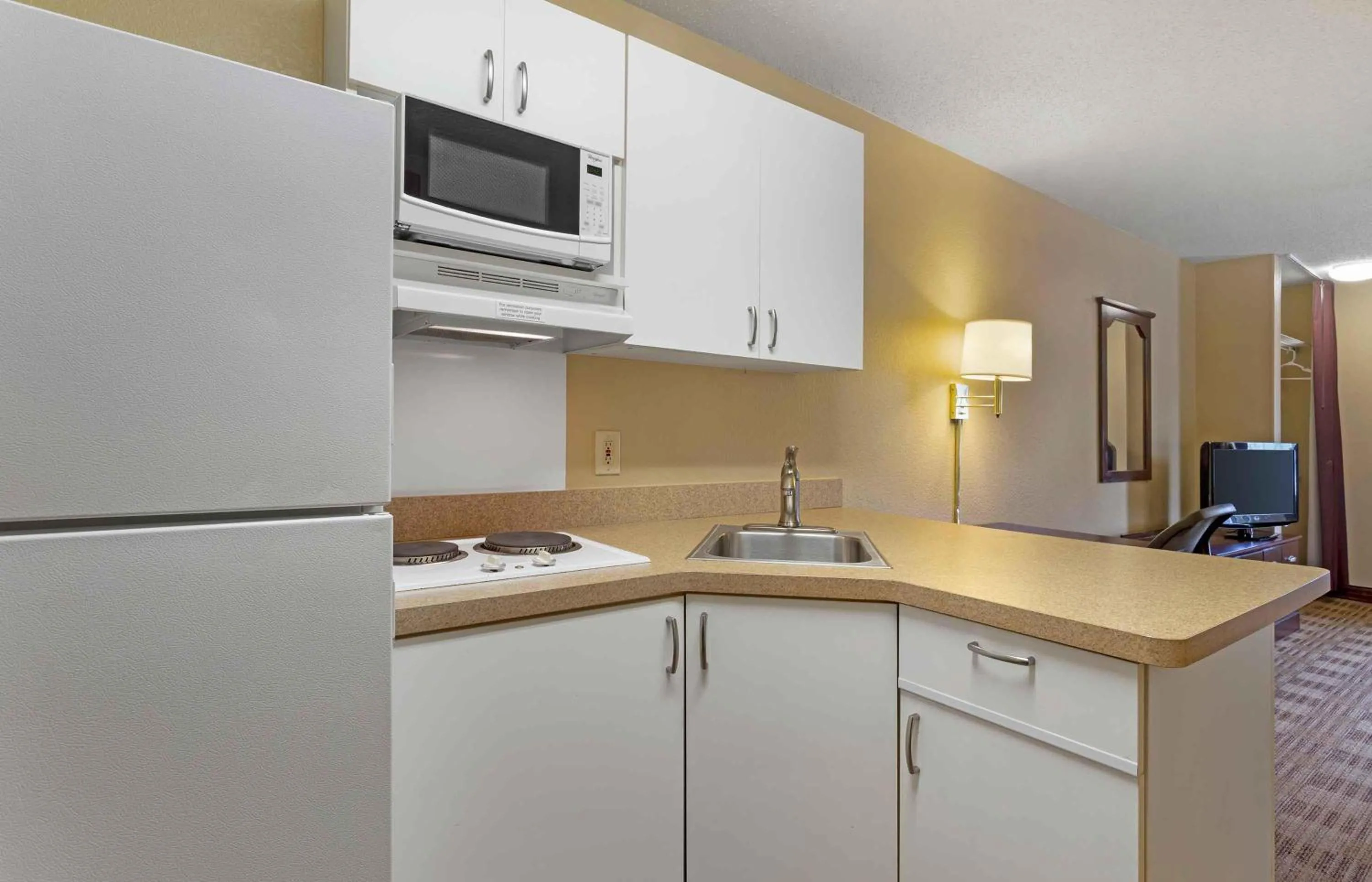 Kitchen or kitchenette in Extended Stay America Suites - Houston - NASA - Johnson Space Center