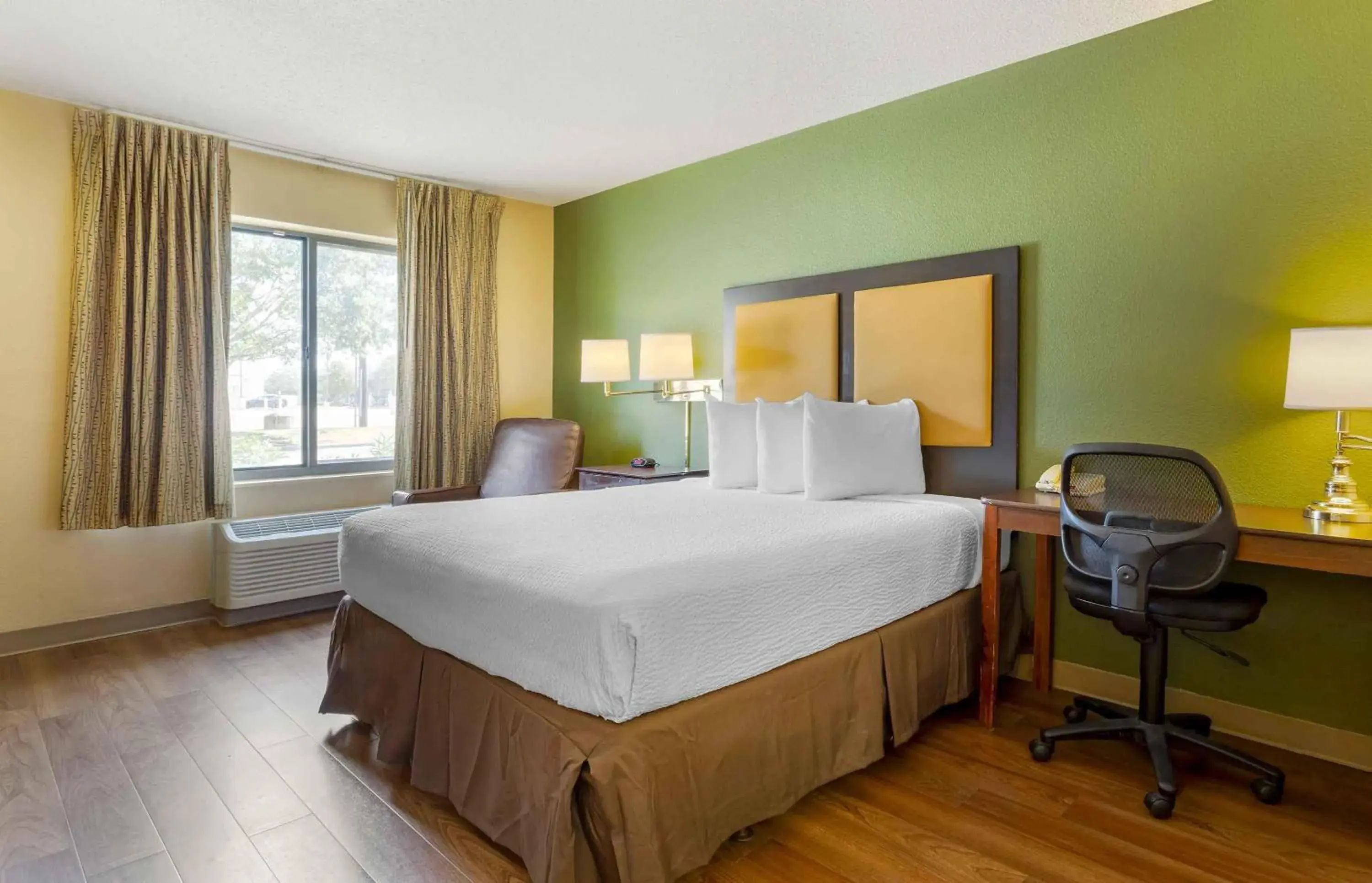 Bedroom, Bed in Extended Stay America Suites - Houston - NASA - Johnson Space Center Bedroom, Bed in Extended Stay America Suites - Houston - NASA - Johnson Space Center