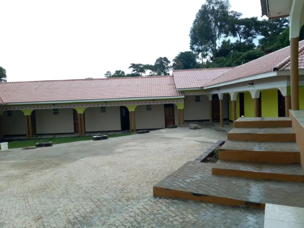Property building in Sipi Traveller's Lodge