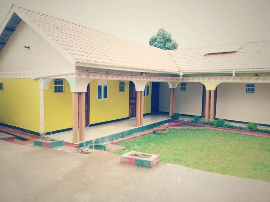 Property building in Sipi Traveller's Lodge