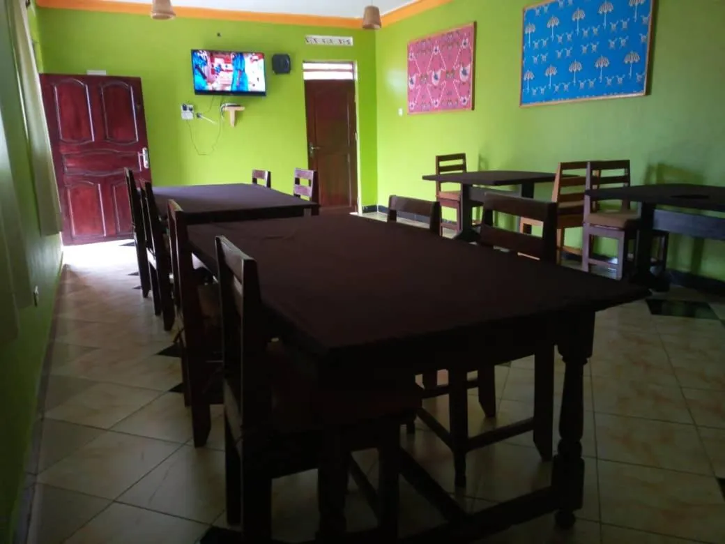 Restaurant/places to eat in Sipi Traveller's Lodge