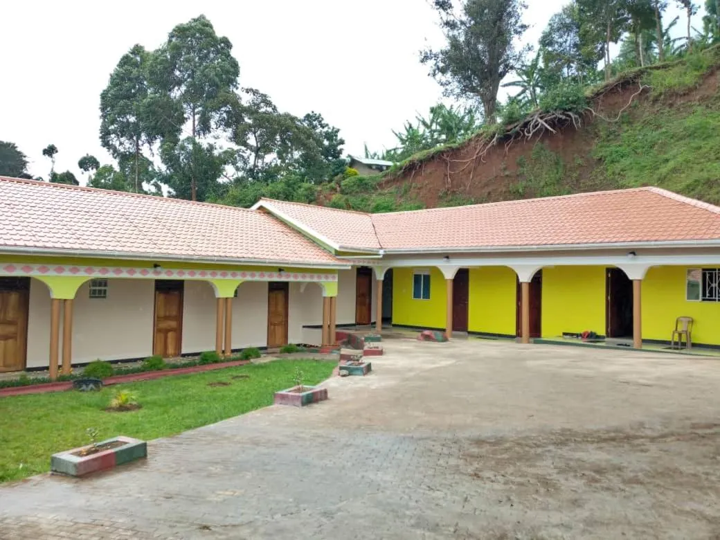 Property building in Sipi Traveller's Lodge