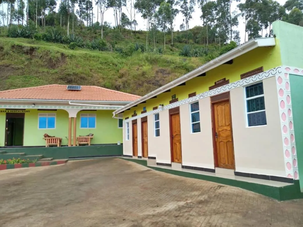 Property building in Sipi Traveller's Lodge