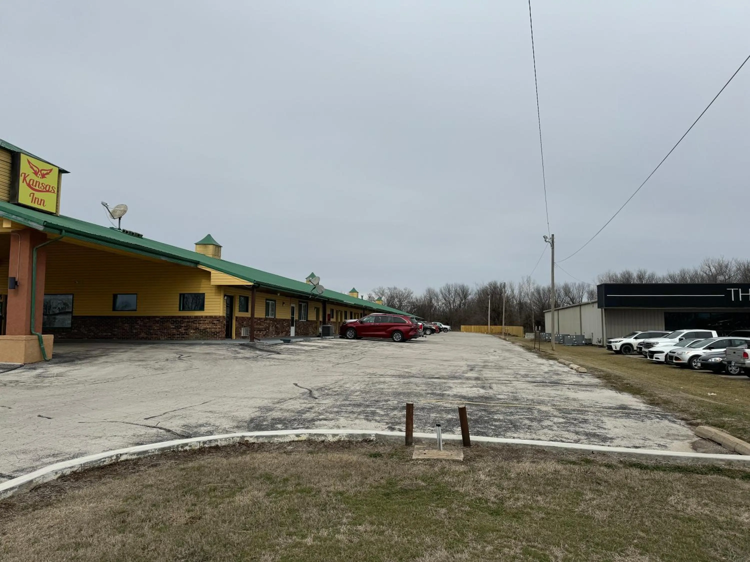 Property building in Kansas Inn