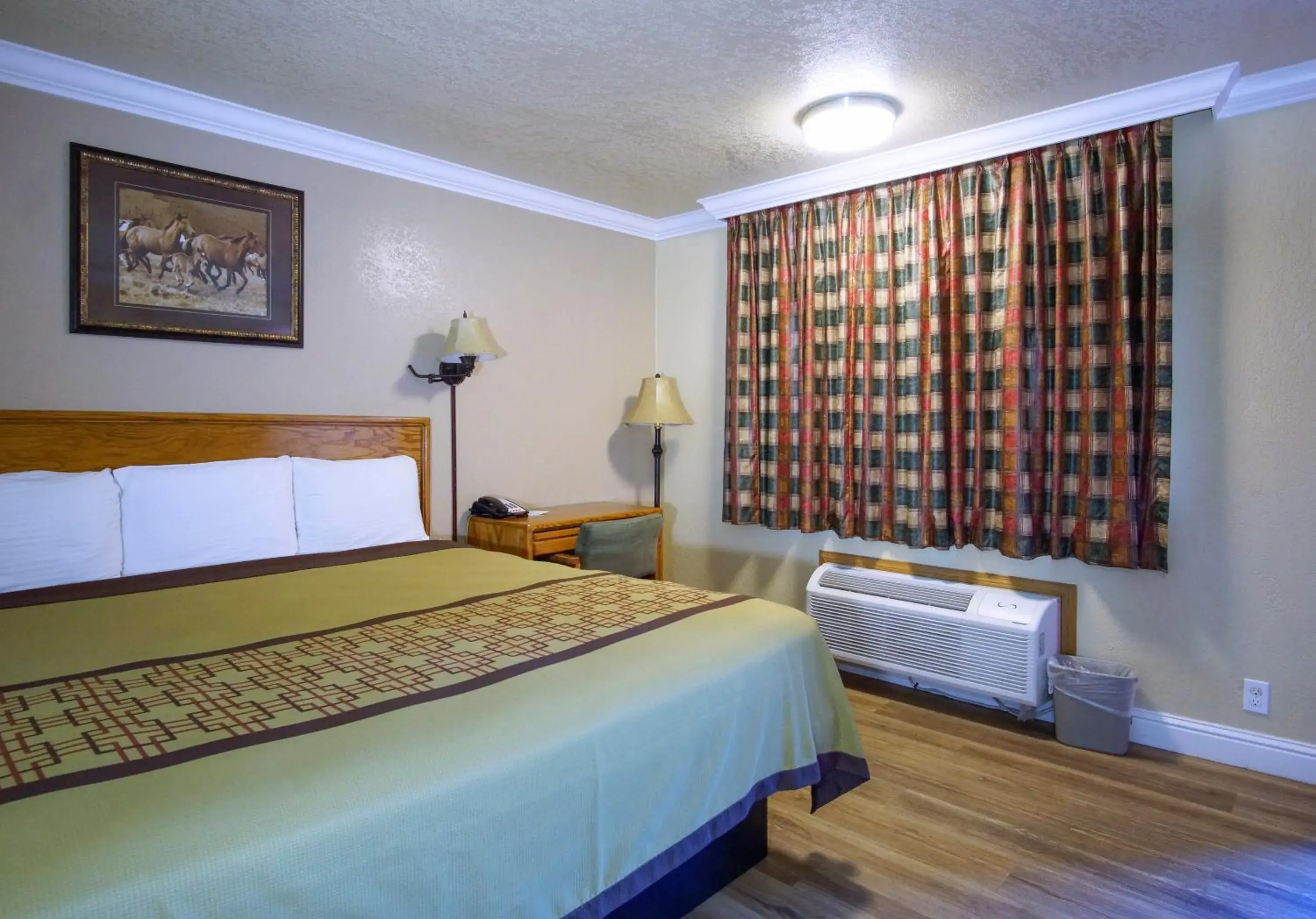 King Room in Charm Motel & Suites King Room in Charm Motel & Suites