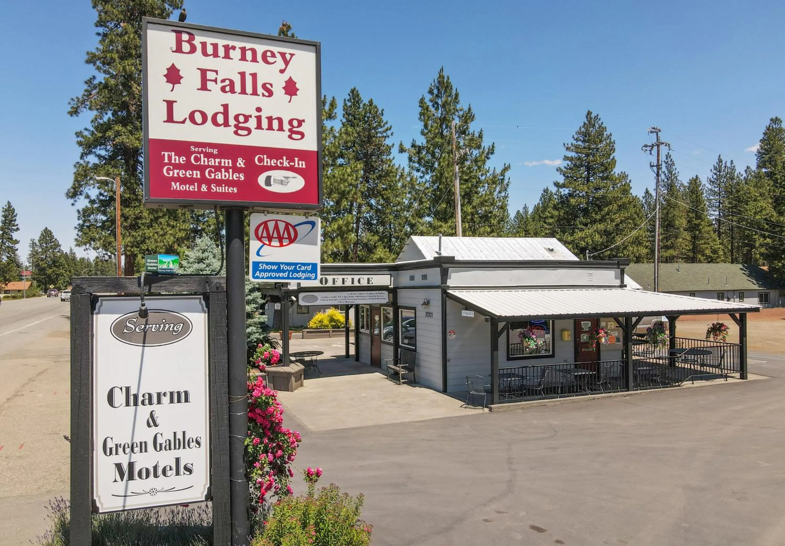 Lobby or reception in Charm Motel & Suites