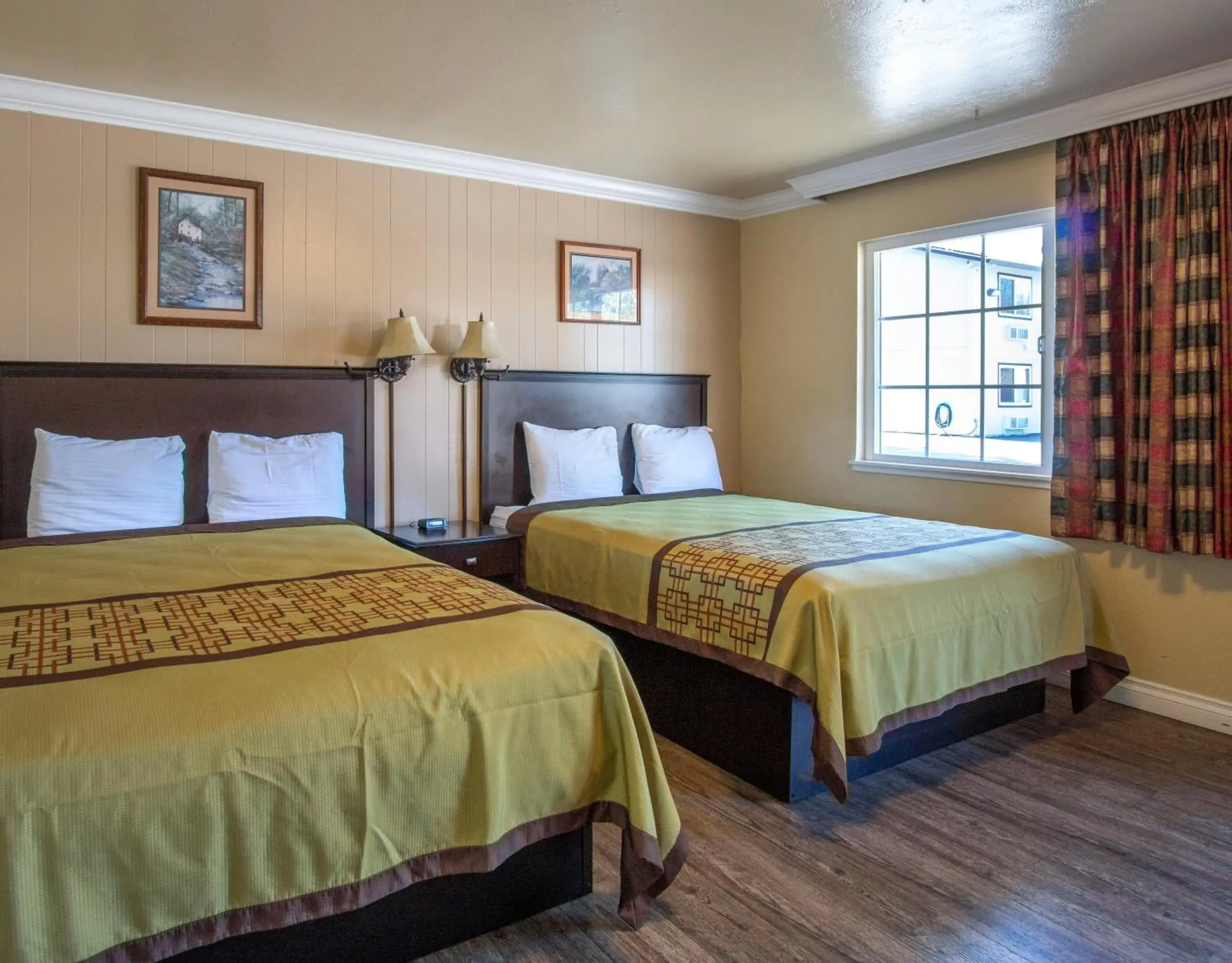 Double Room with Two Double Beds in Charm Motel & Suites Double Room with Two Double Beds in Charm Motel & Suites