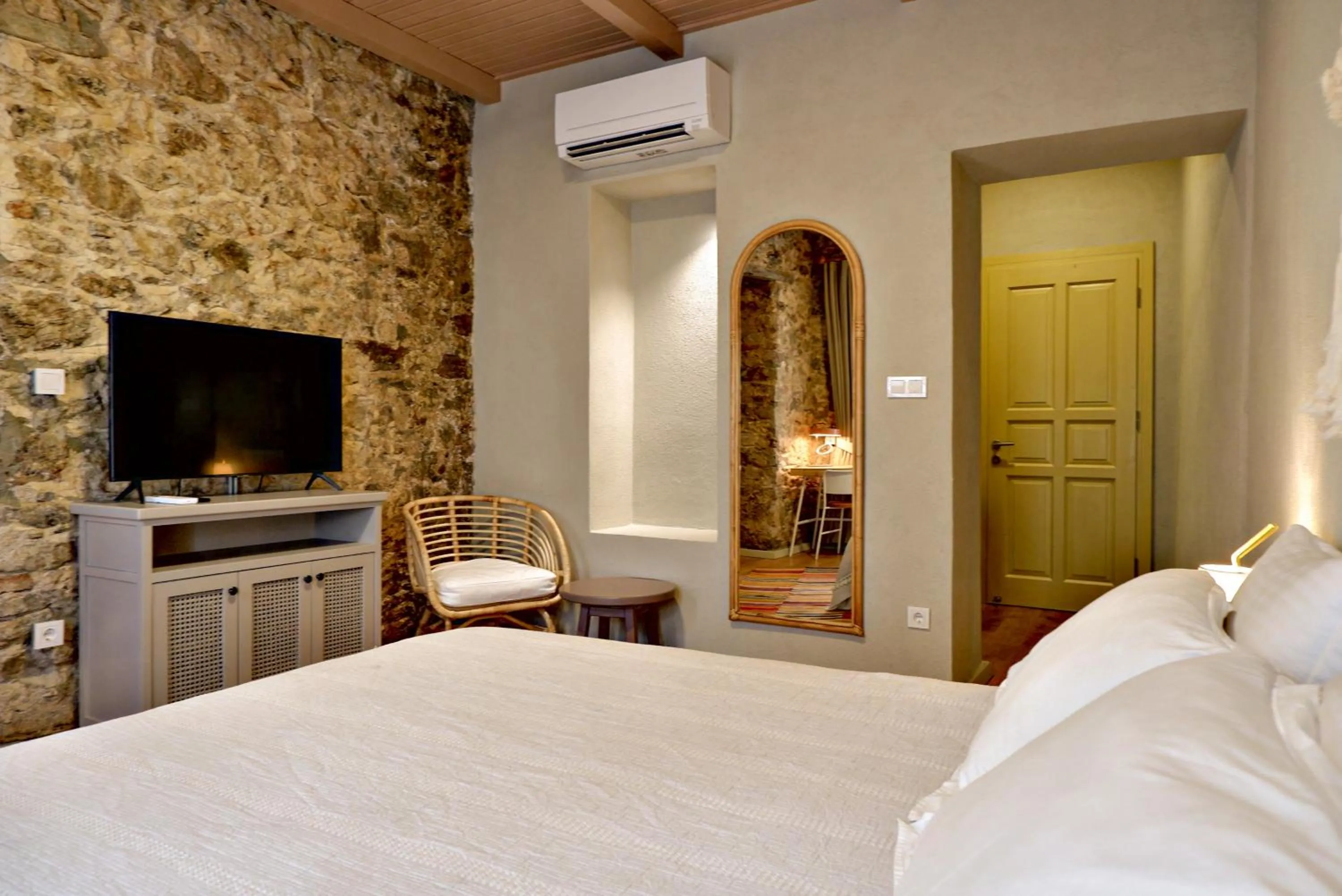 TV and multimedia, Bed in Bono Hotel Old Town