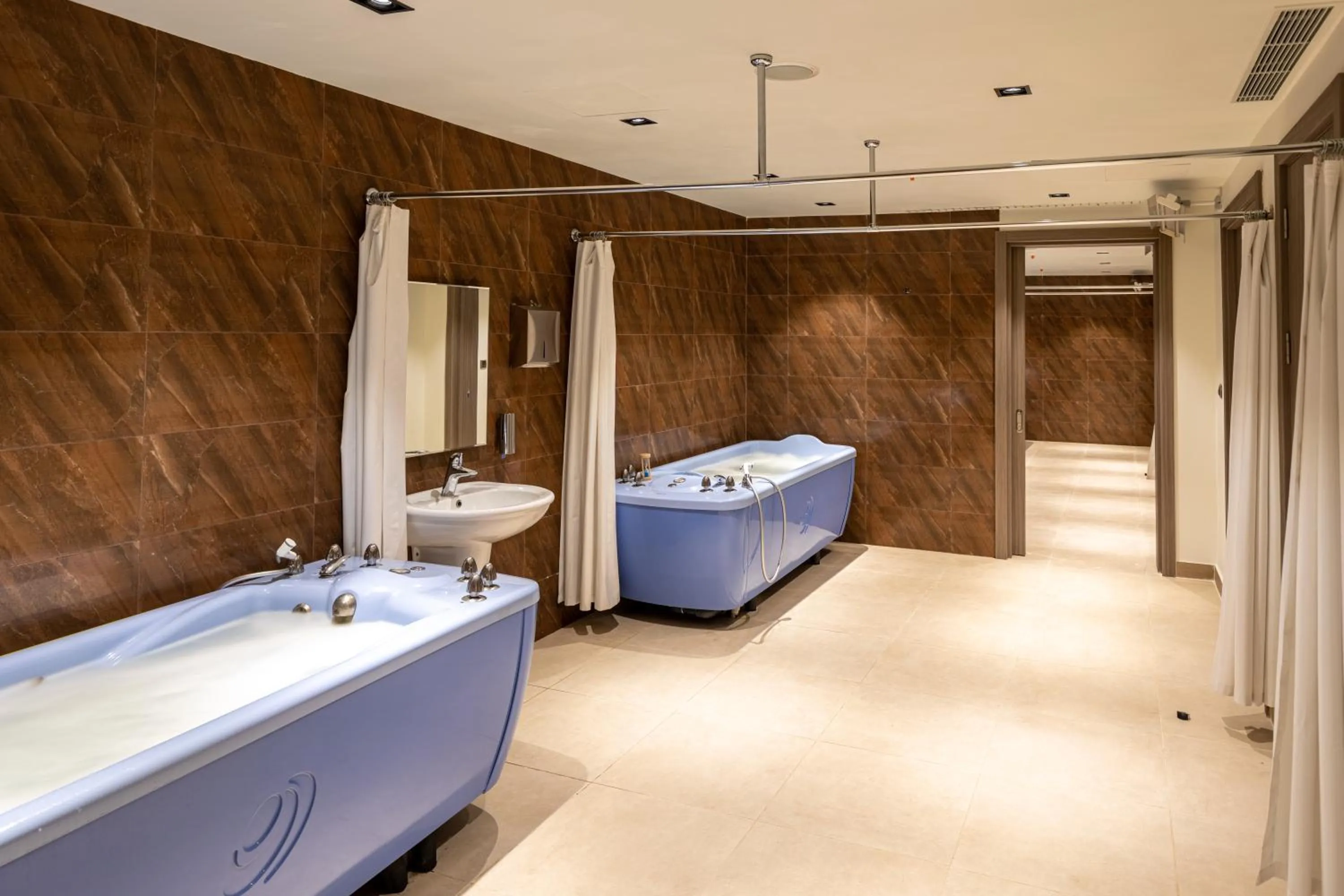 Bath, Bed in Lankaran Springs Wellness Resort