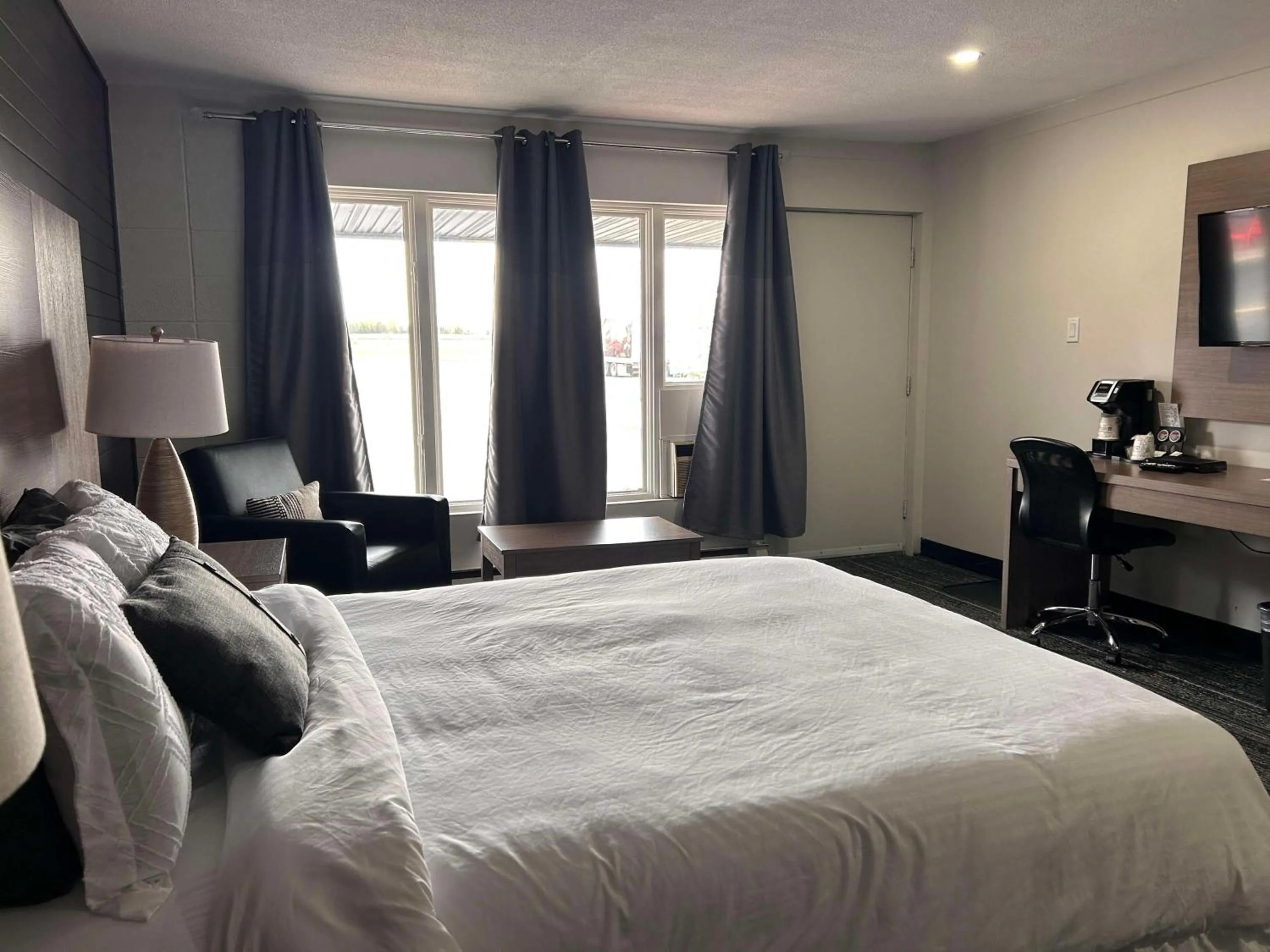 Bedroom, Bed in SureStay by Best Western Kapuskasing