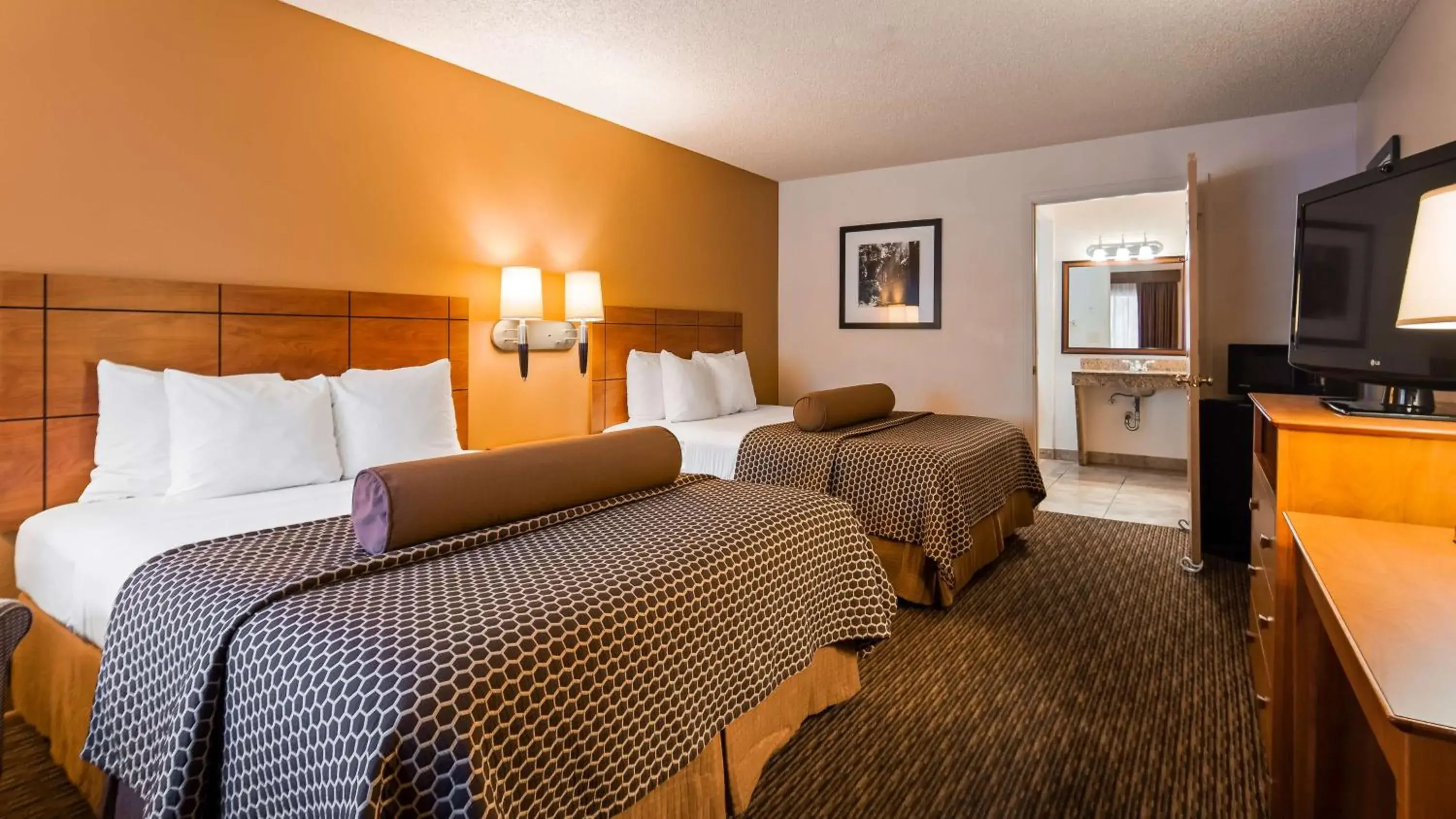 Photo of the whole room, Bed in Best Western Inn Of Pinetop Photo of the whole room, Bed in Best Western Inn Of Pinetop