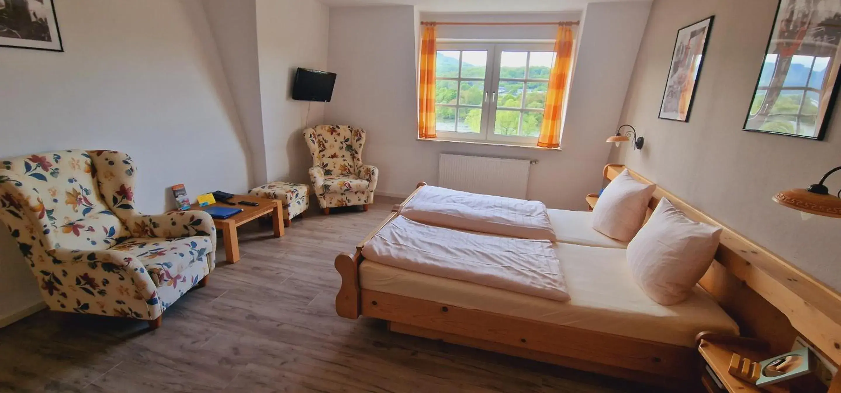Double Room with Private Bathroom - single occupancy in Hotel-Weinhaus Stettler Double Room with Private Bathroom - single occupancy in Hotel-Weinhaus Stettler