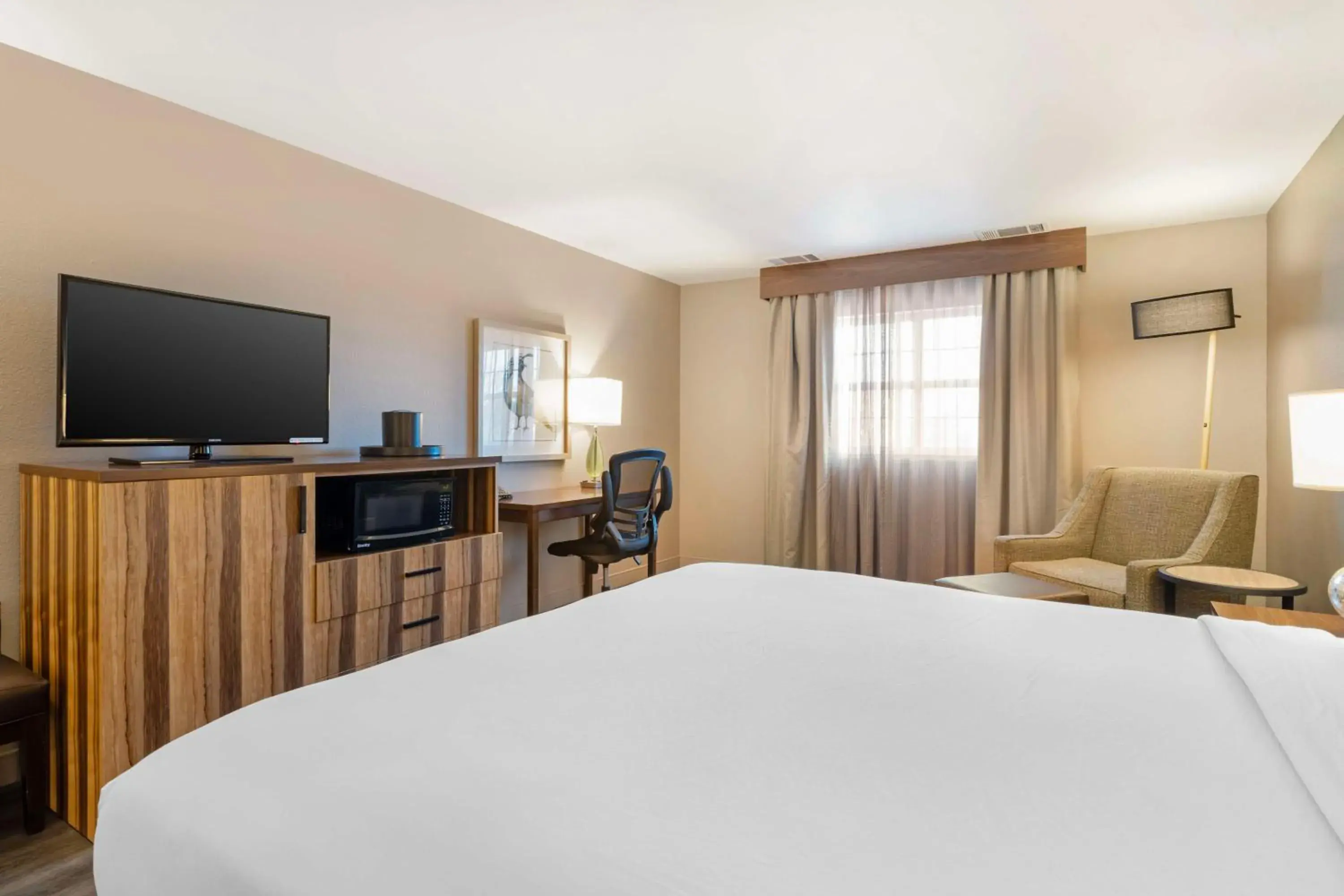 Bedroom, Bed in Best Western Cedar Inn & Suites Bedroom, Bed in Best Western Cedar Inn & Suites