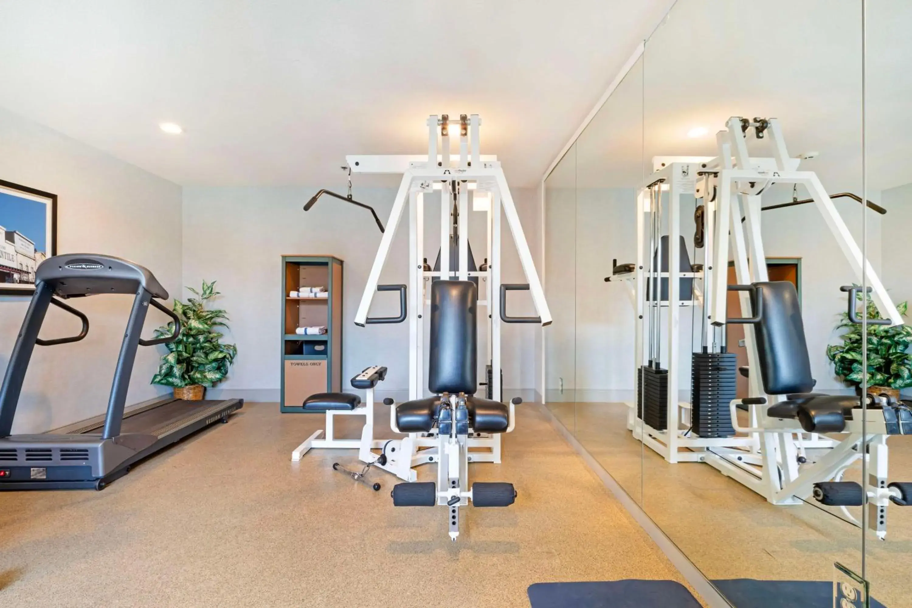 Fitness centre/facilities in Best Western Cedar Inn & Suites Fitness centre/facilities in Best Western Cedar Inn & Suites
