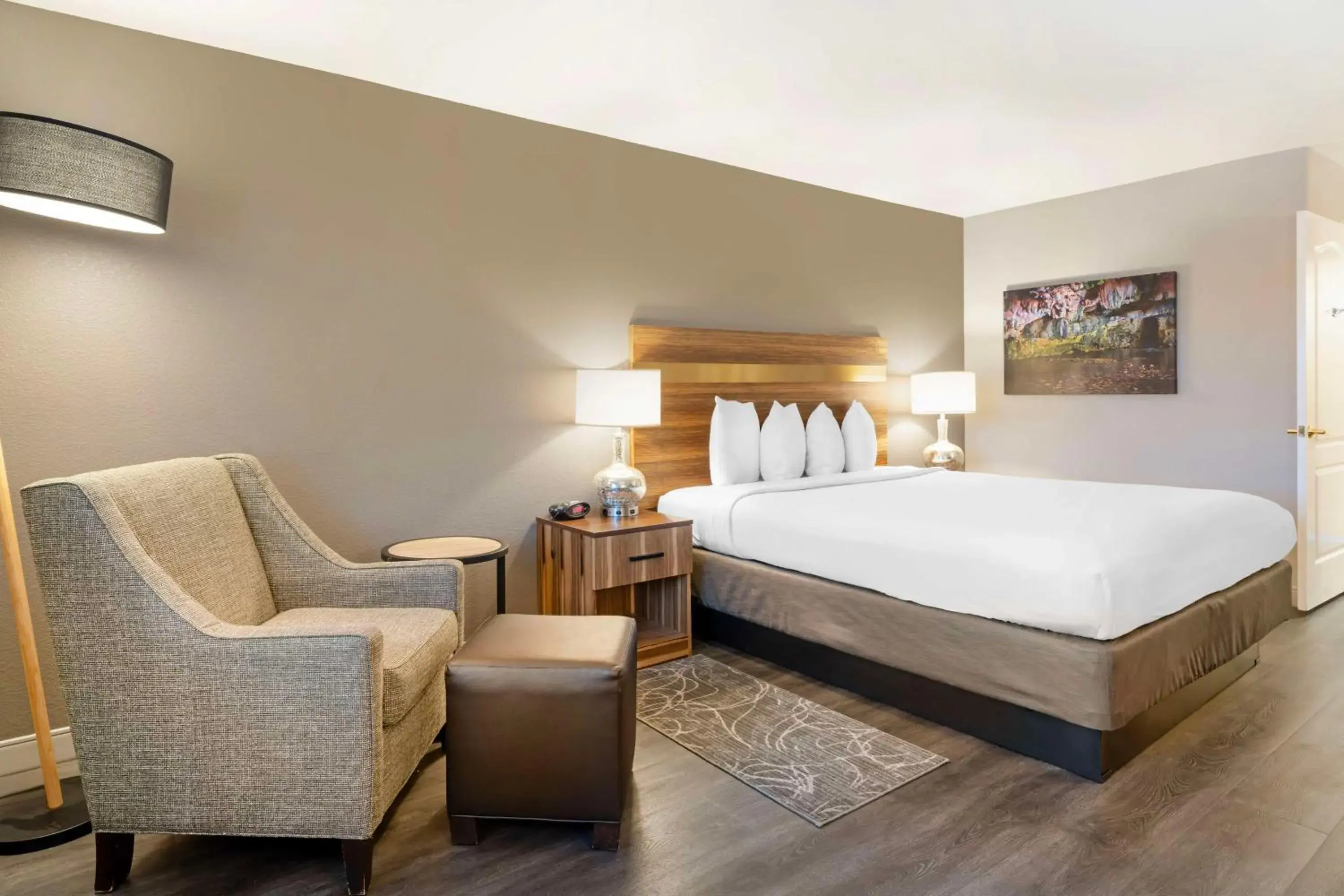 Bedroom, Bed in Best Western Cedar Inn & Suites Bedroom, Bed in Best Western Cedar Inn & Suites