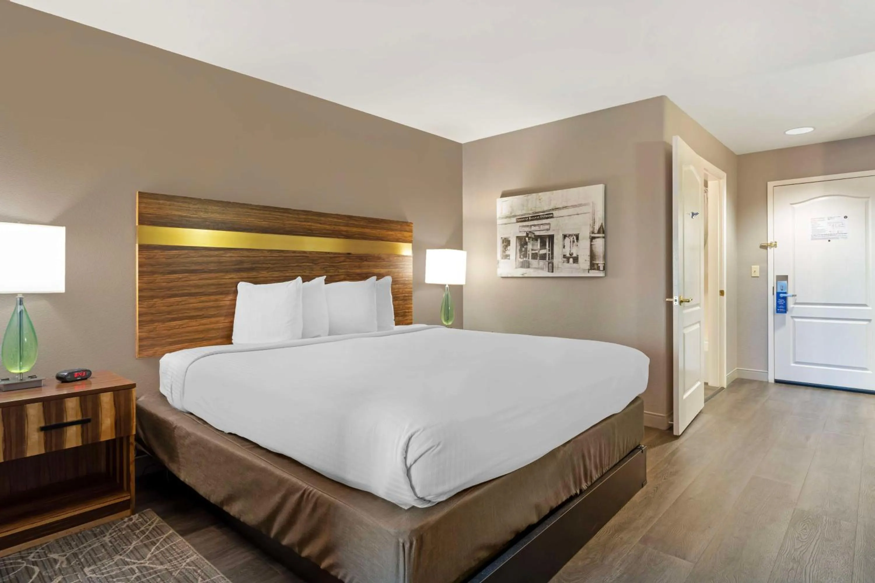 Bedroom, Bed in Best Western Cedar Inn & Suites