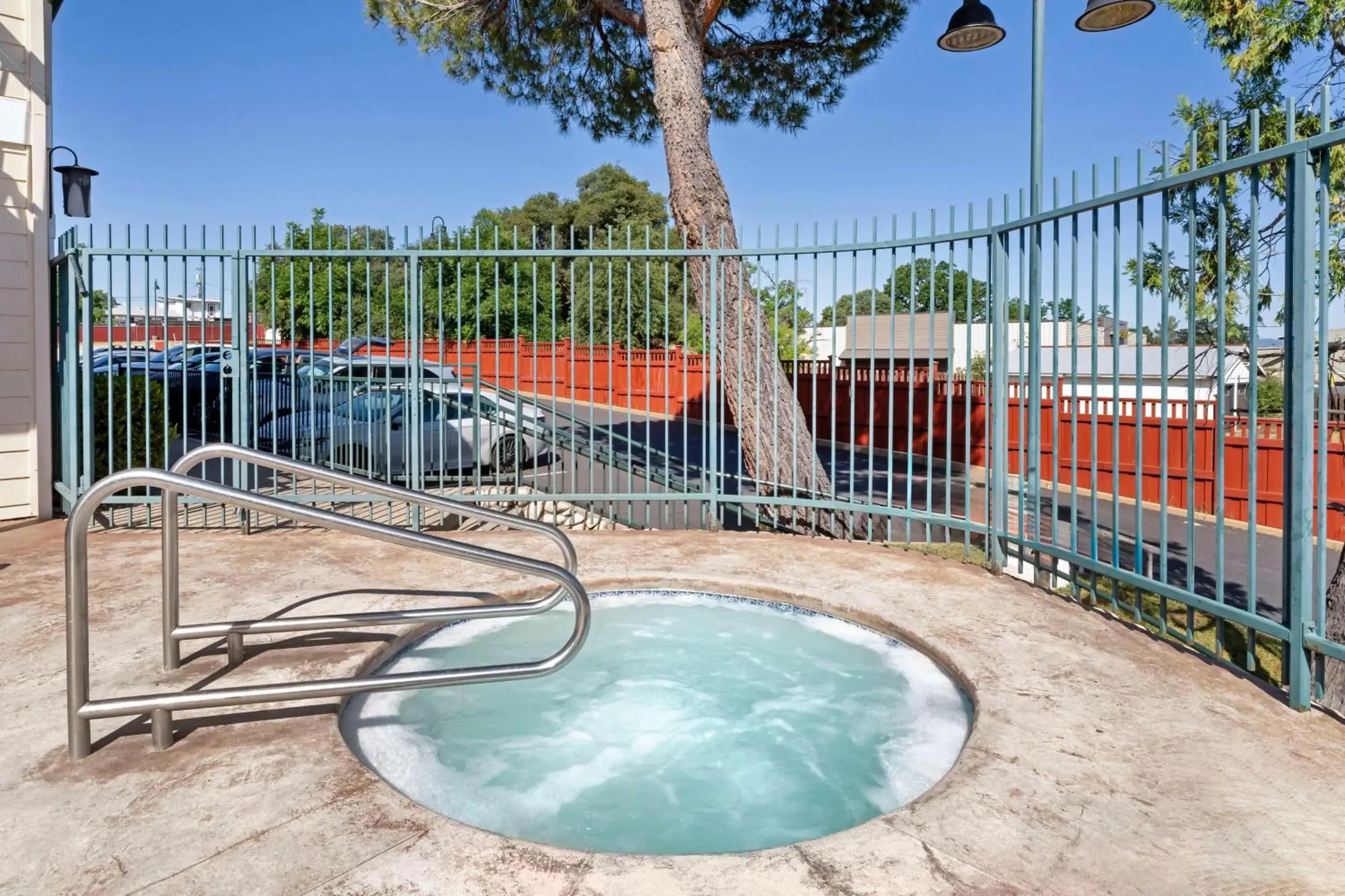 Pool view in Best Western Cedar Inn & Suites Pool view in Best Western Cedar Inn & Suites