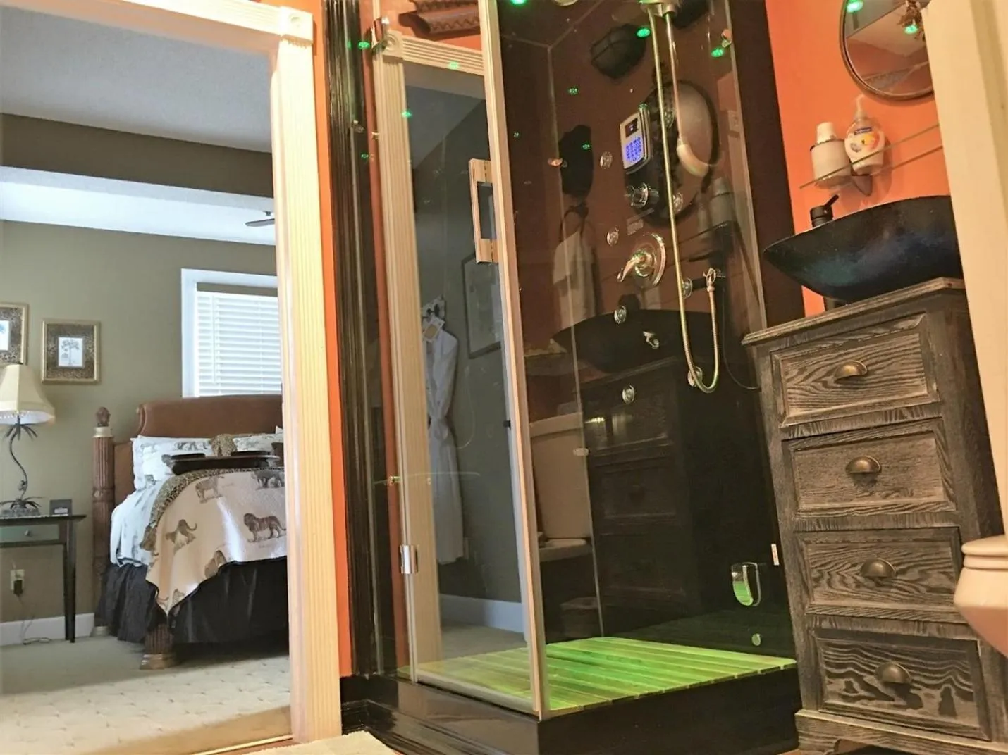 Shower, Bed in At Journey's End