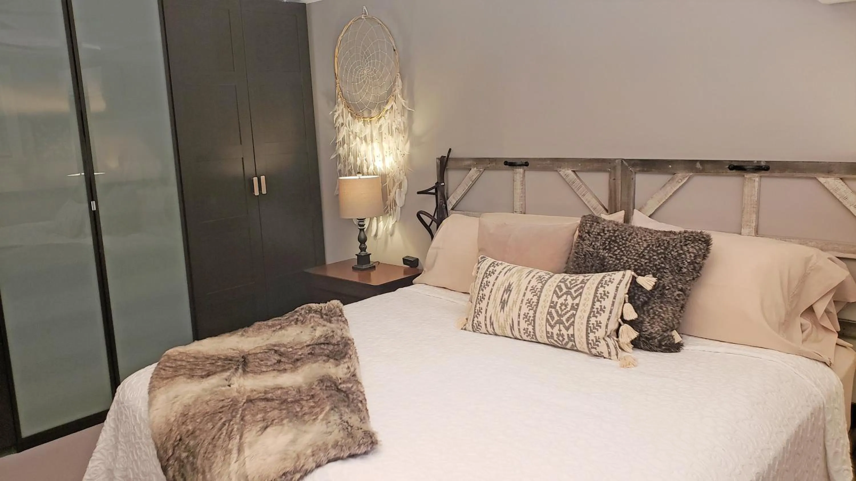 Photo of the whole room, Bed in At Journey's End