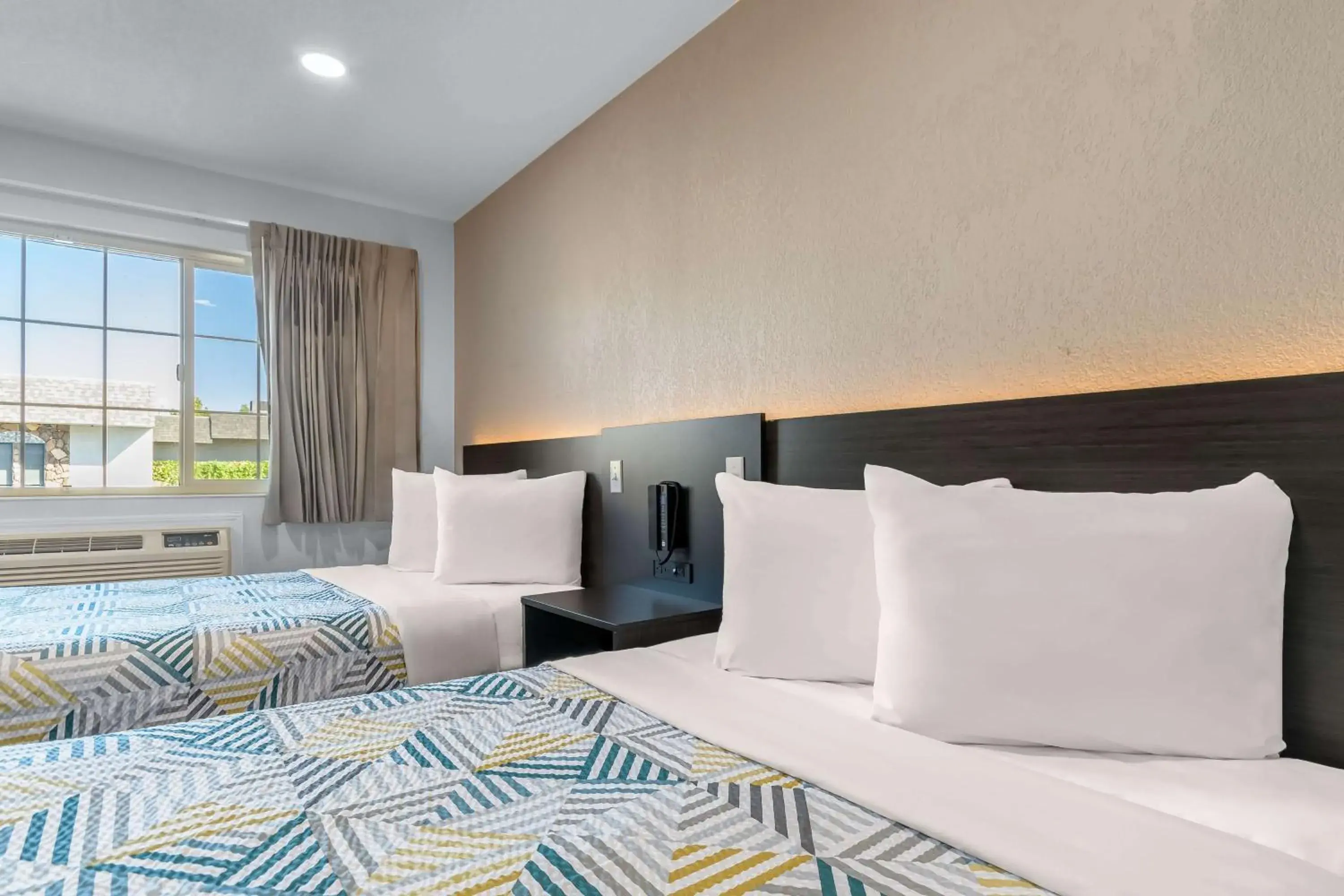 Bedroom, Bed in Motel 6-Willows, CA Bedroom, Bed in Motel 6-Willows, CA