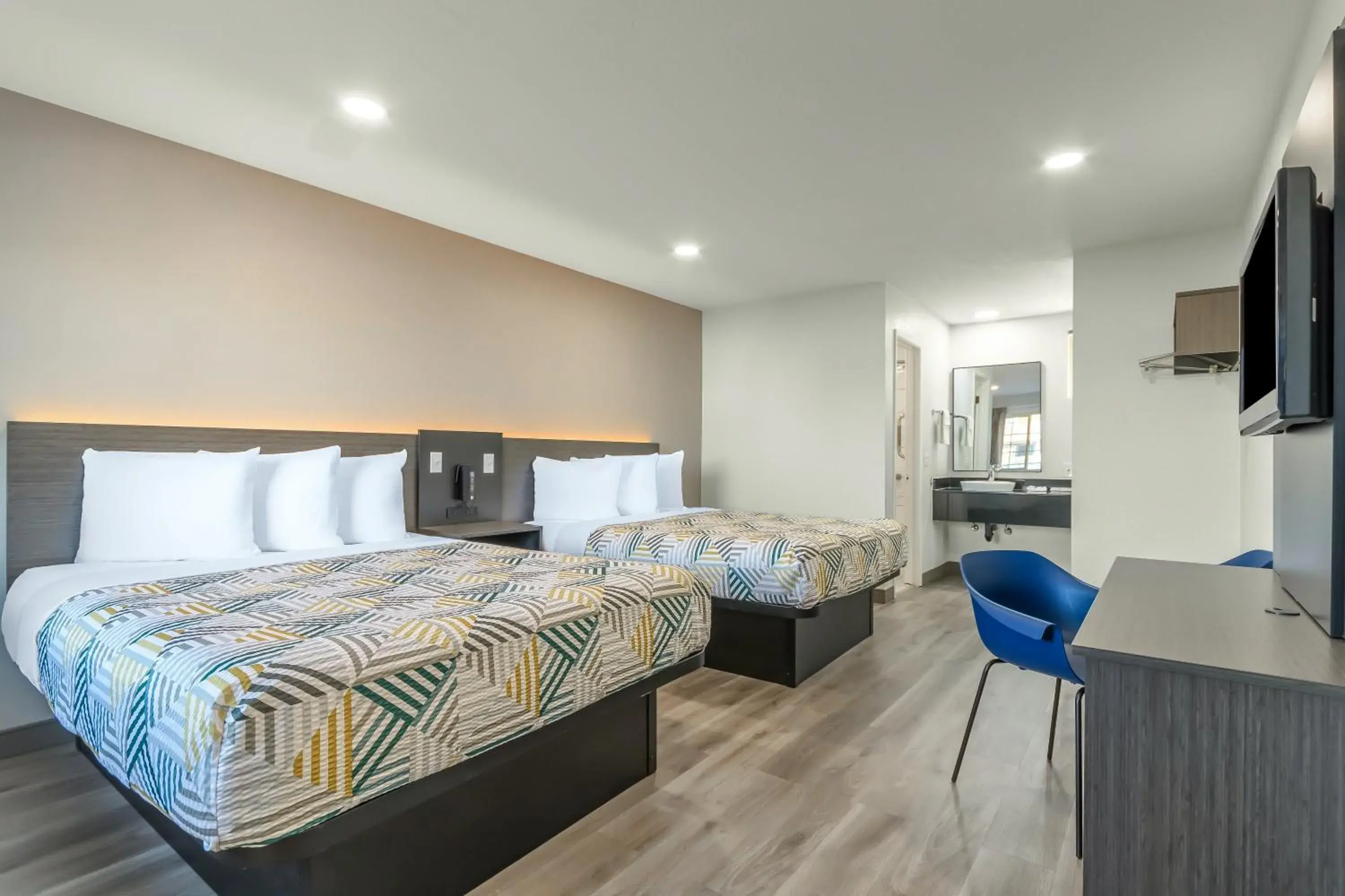 Queen Room with Two Queen Beds - single occupancy - Smoking in Motel 6-Willows, CA Queen Room with Two Queen Beds - single occupancy - Smoking in Motel 6-Willows, CA