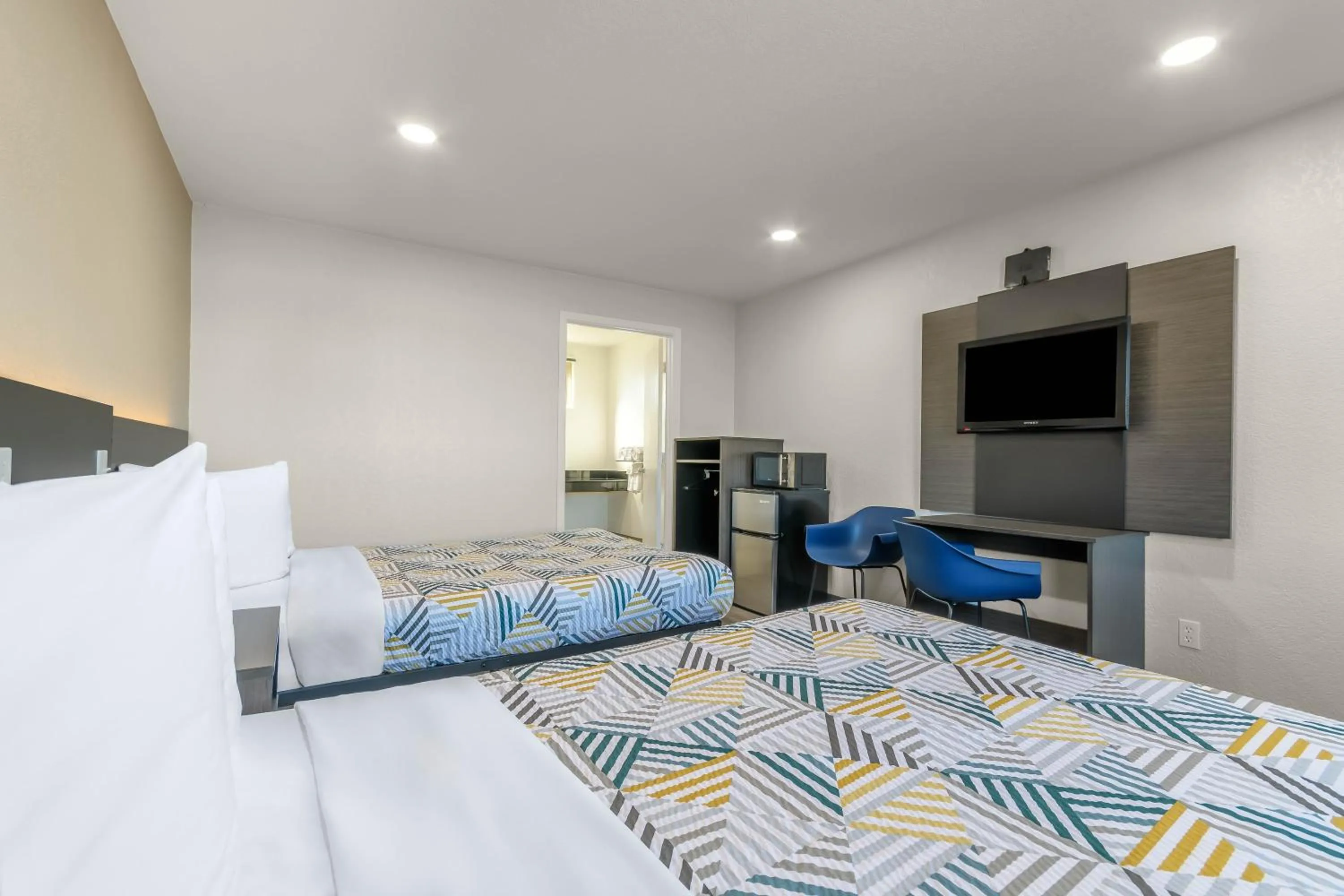 Bedroom, Bed in Motel 6-Willows, CA