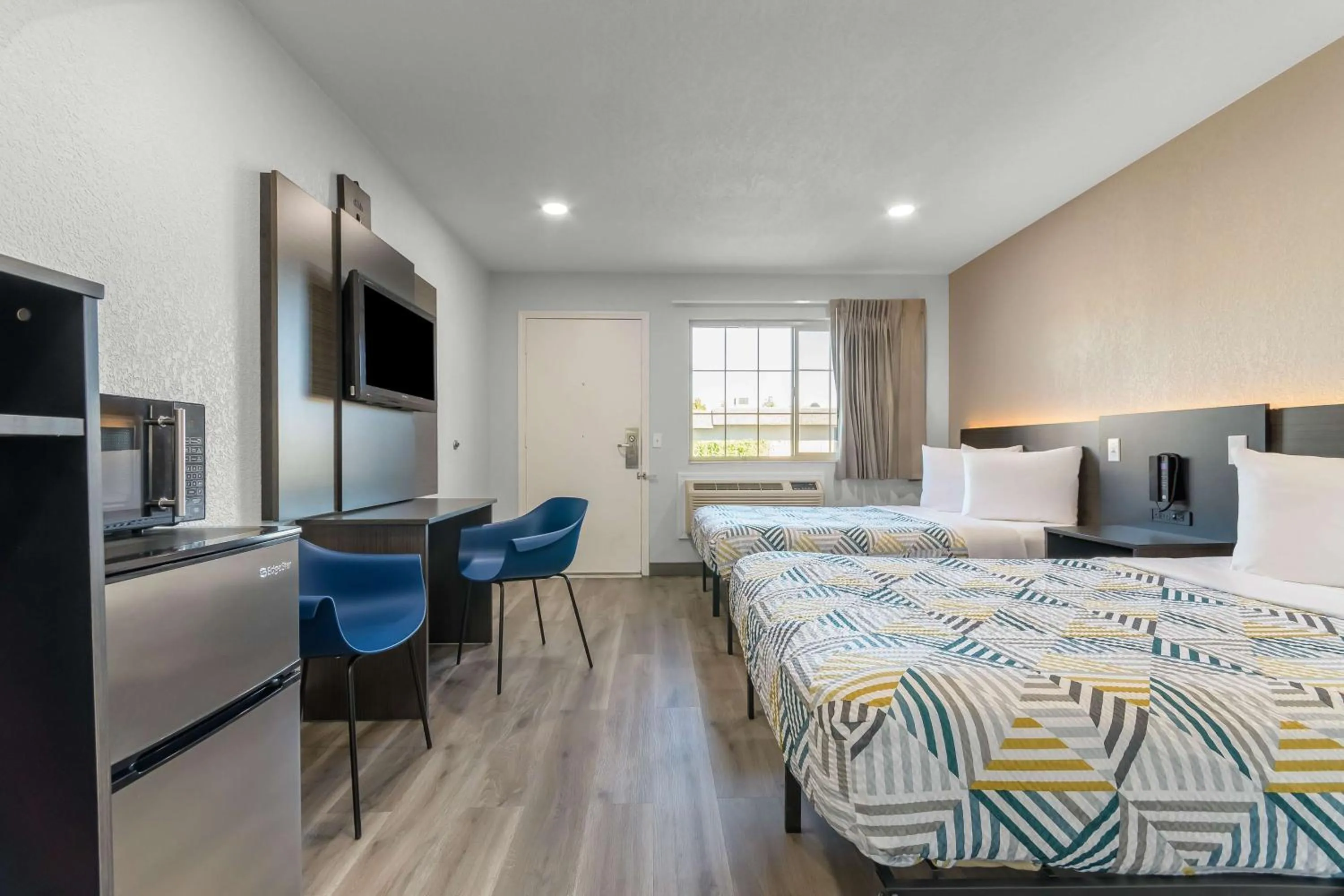 Bed in Motel 6-Willows, CA