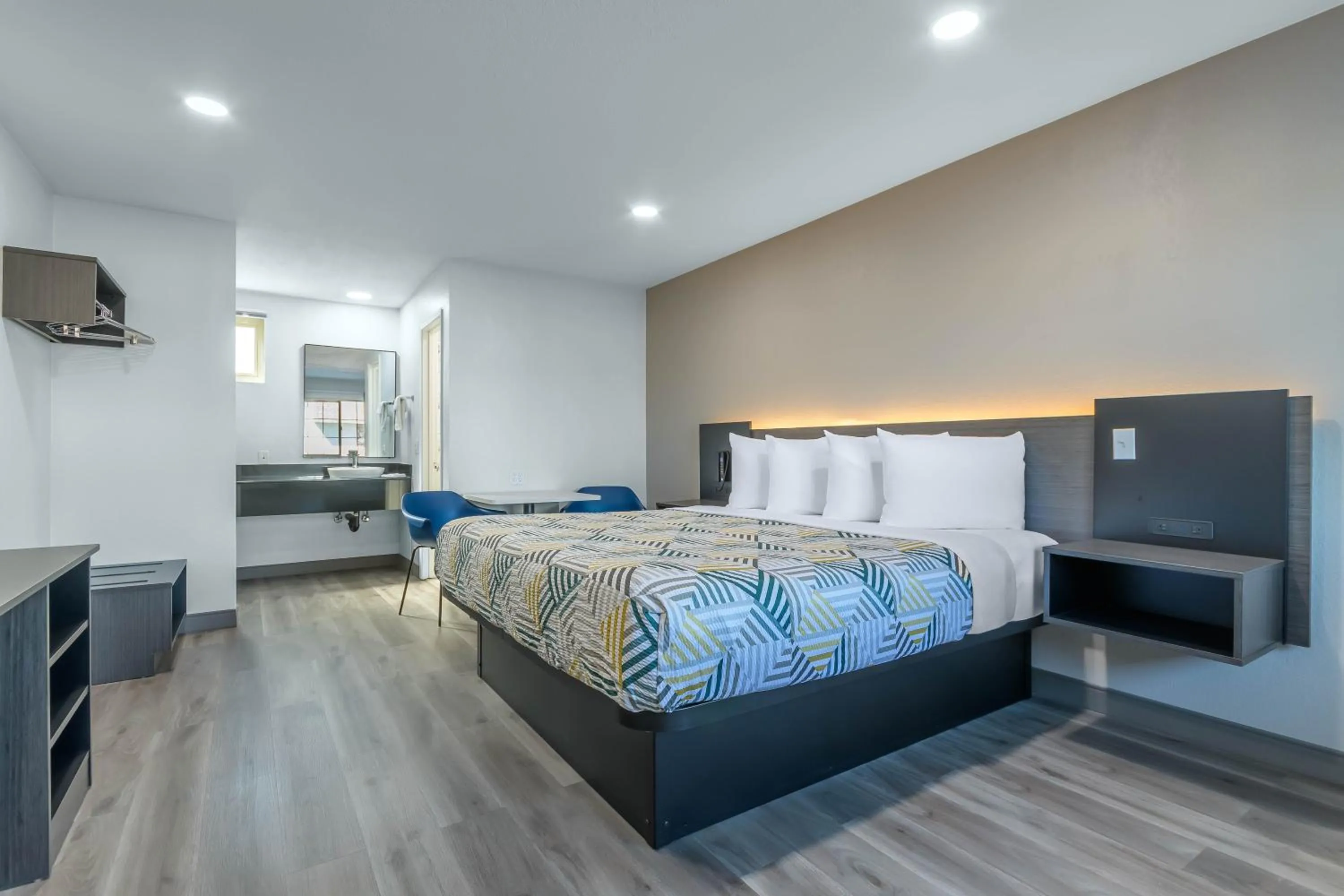 Bedroom, Bed in Motel 6-Willows, CA