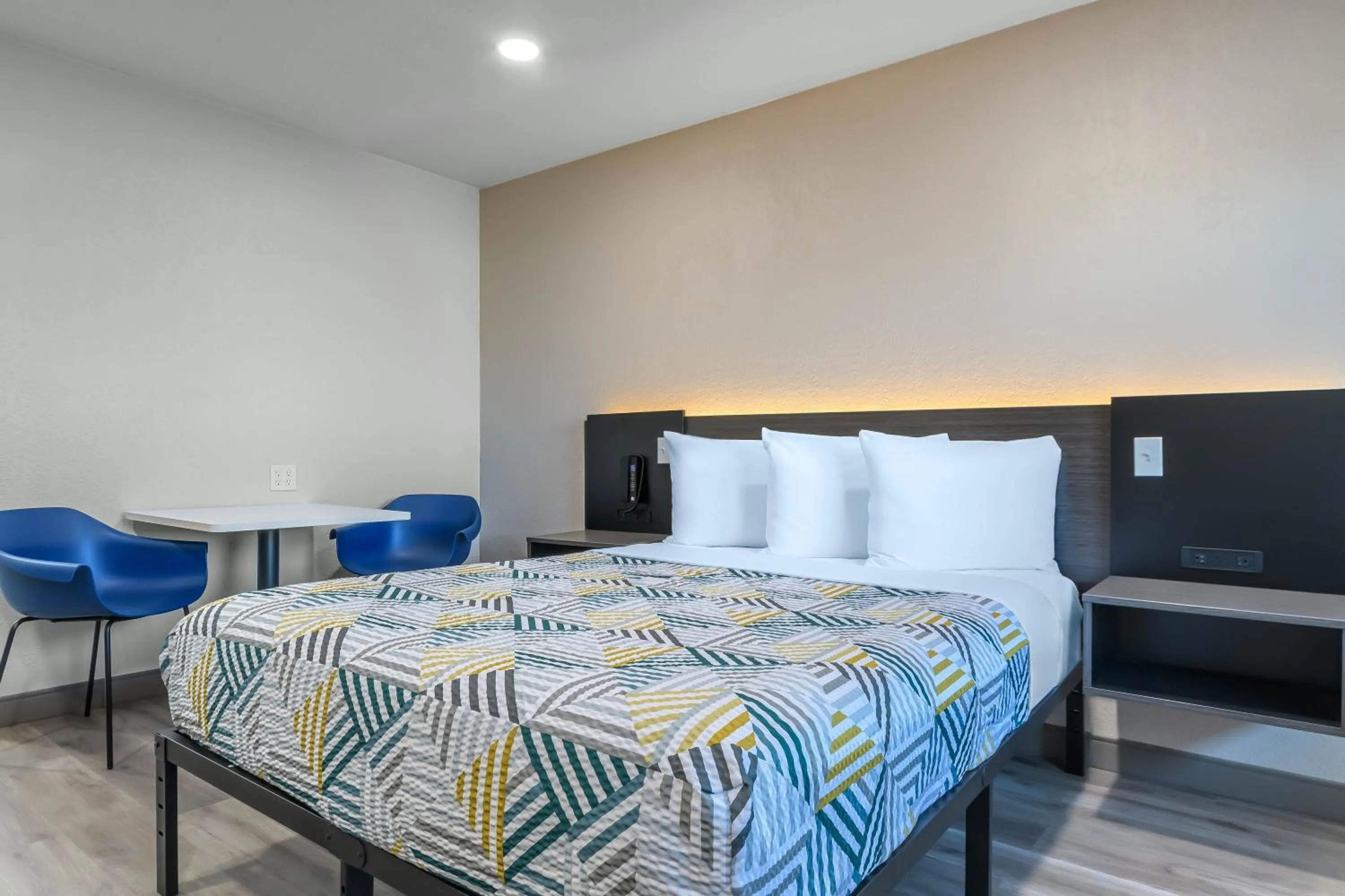 Bed in Motel 6-Willows, CA