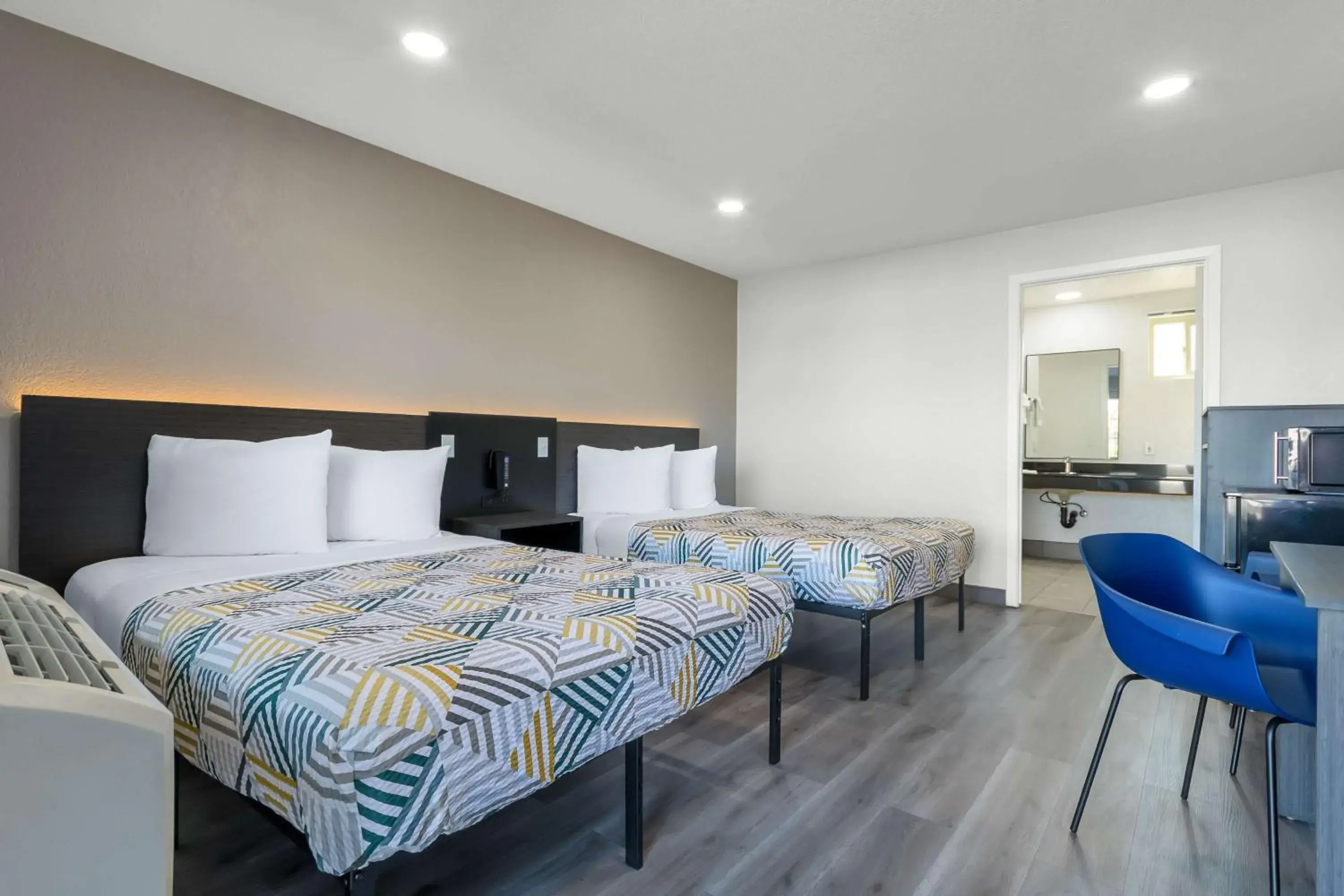 Bedroom, Bed in Motel 6-Willows, CA Bedroom, Bed in Motel 6-Willows, CA