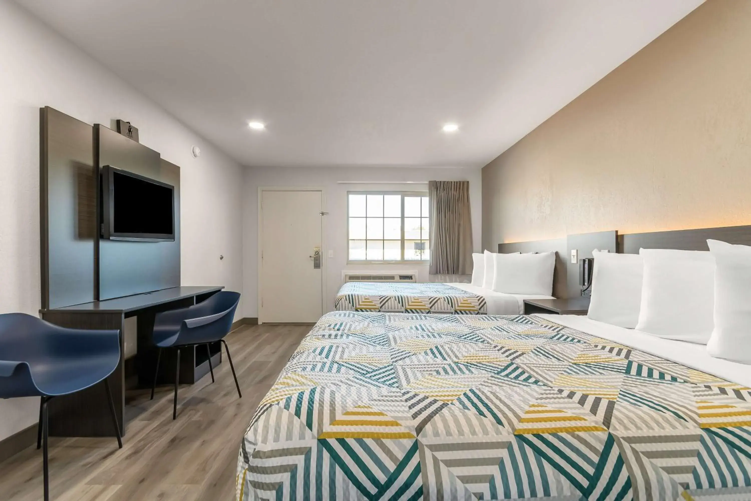 Queen Room with Two Queen Beds - single occupancy - Non-Smoking in Motel 6-Willows, CA Queen Room with Two Queen Beds - single occupancy - Non-Smoking in Motel 6-Willows, CA