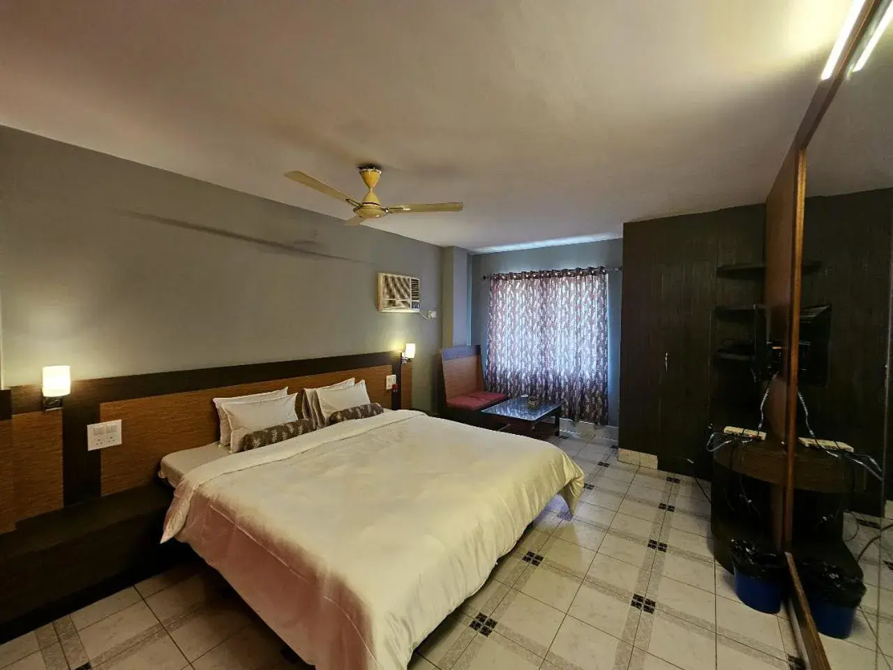 Deluxe Double Room in Hotel Vishal Deluxe Double Room in Hotel Vishal