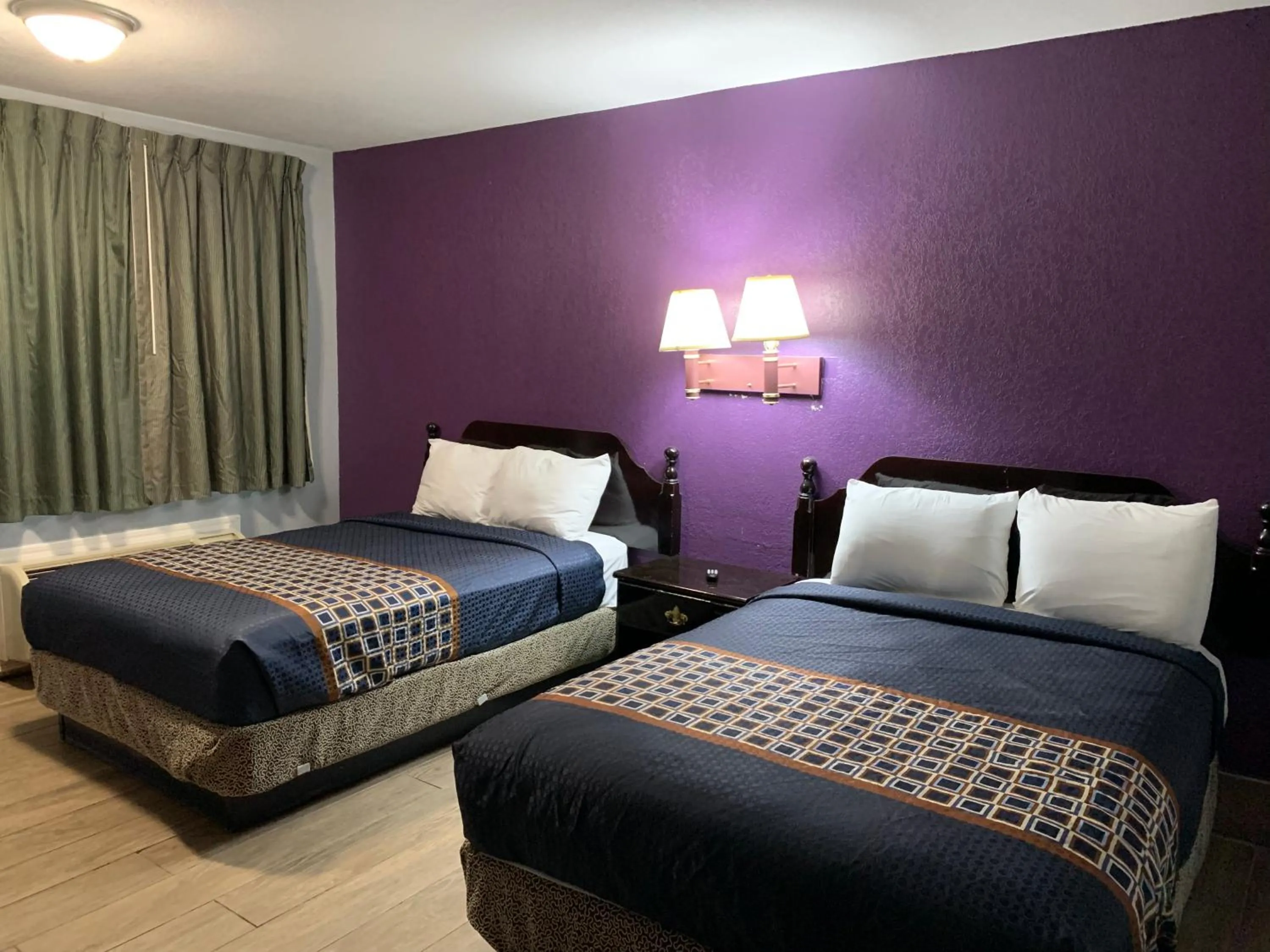 Bed in Texas Inn McAllen Airport