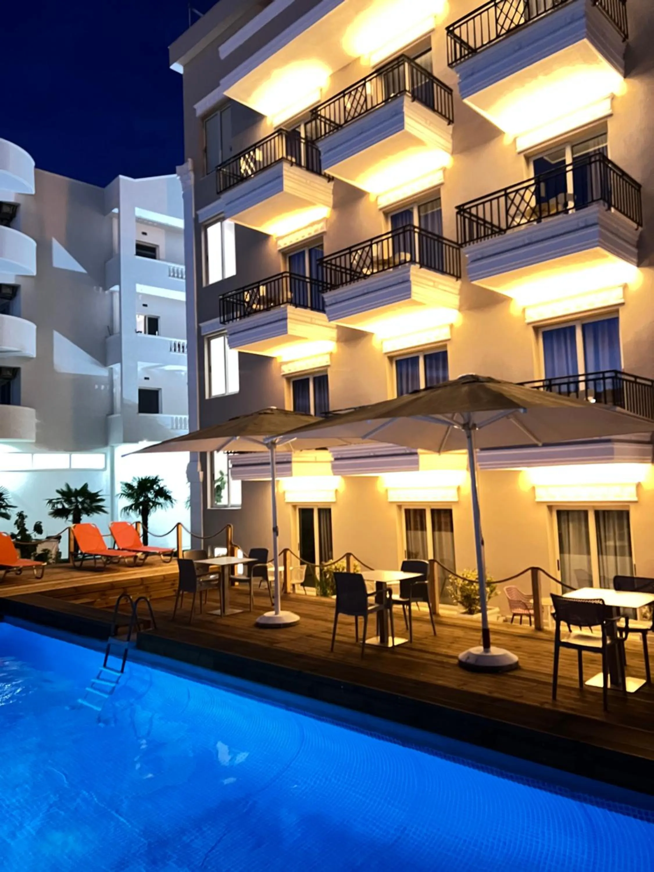 Swimming pool in CLASS Hotel