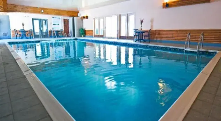 Swimming pool in Atlantic Host Hotel, Trademark Collection by Wyndham Swimming pool in Atlantic Host Hotel, Trademark Collection by Wyndham