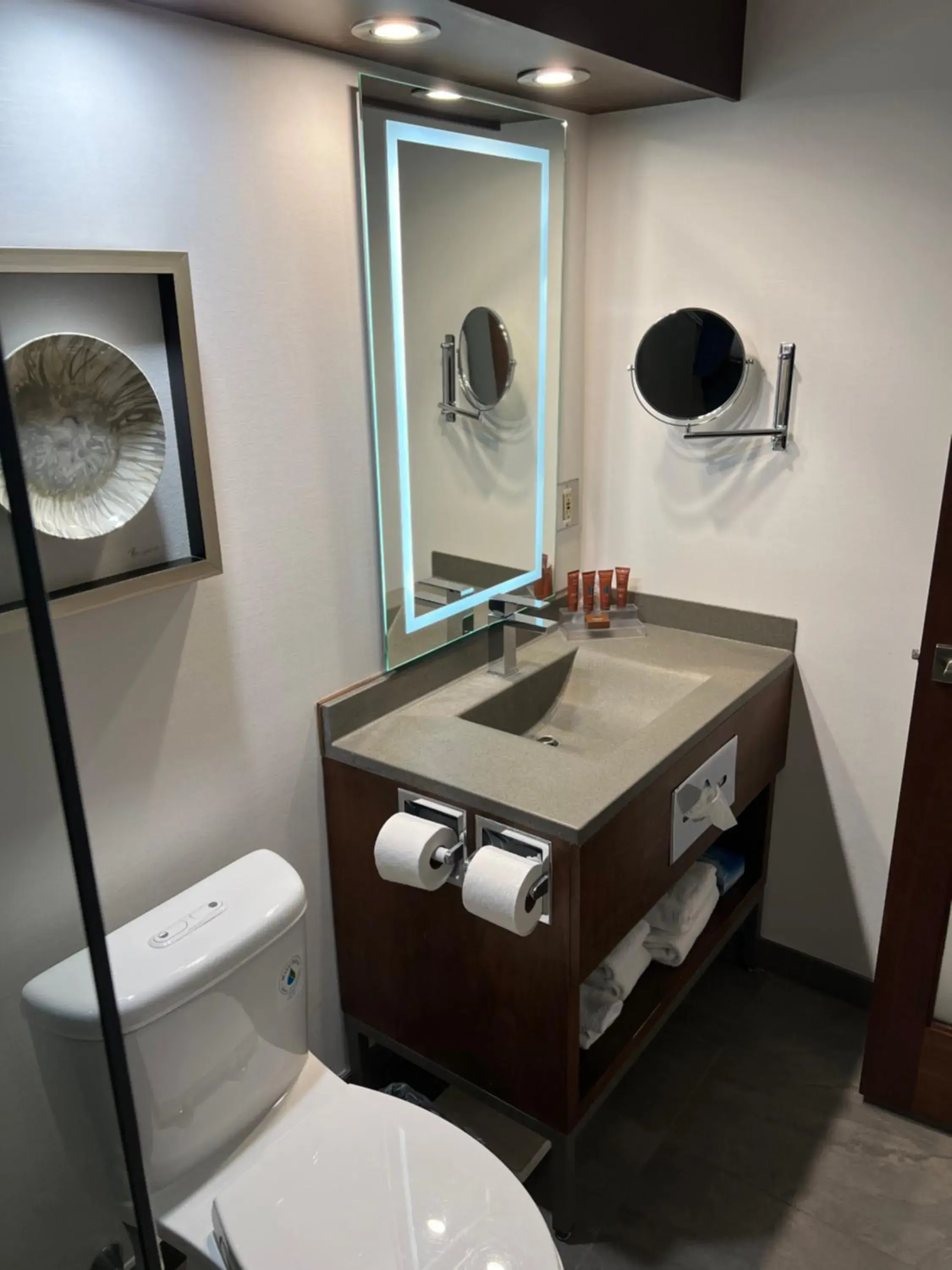 Executive Queen Room - Non-Smoking in Atlantic Host Hotel, Trademark Collection by Wyndham Executive Queen Room - Non-Smoking in Atlantic Host Hotel, Trademark Collection by Wyndham