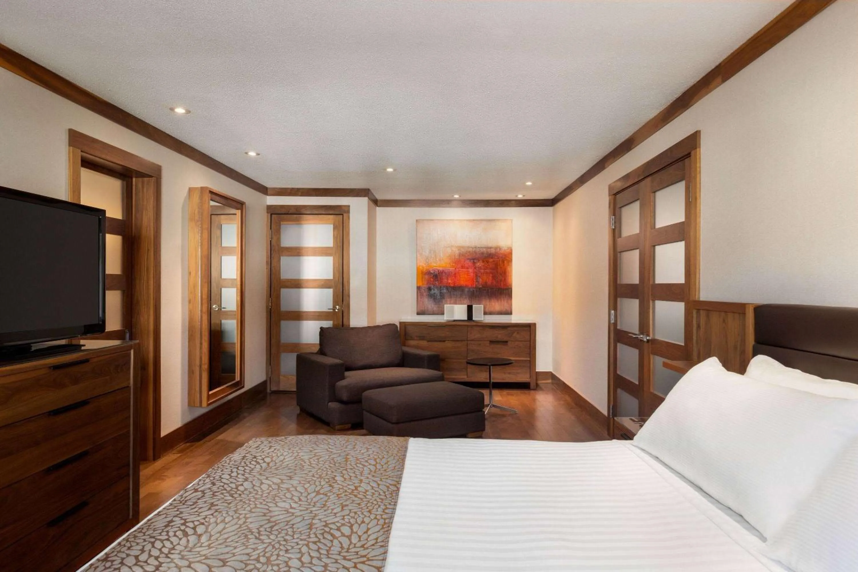 Bed in Atlantic Host Hotel, Trademark Collection by Wyndham