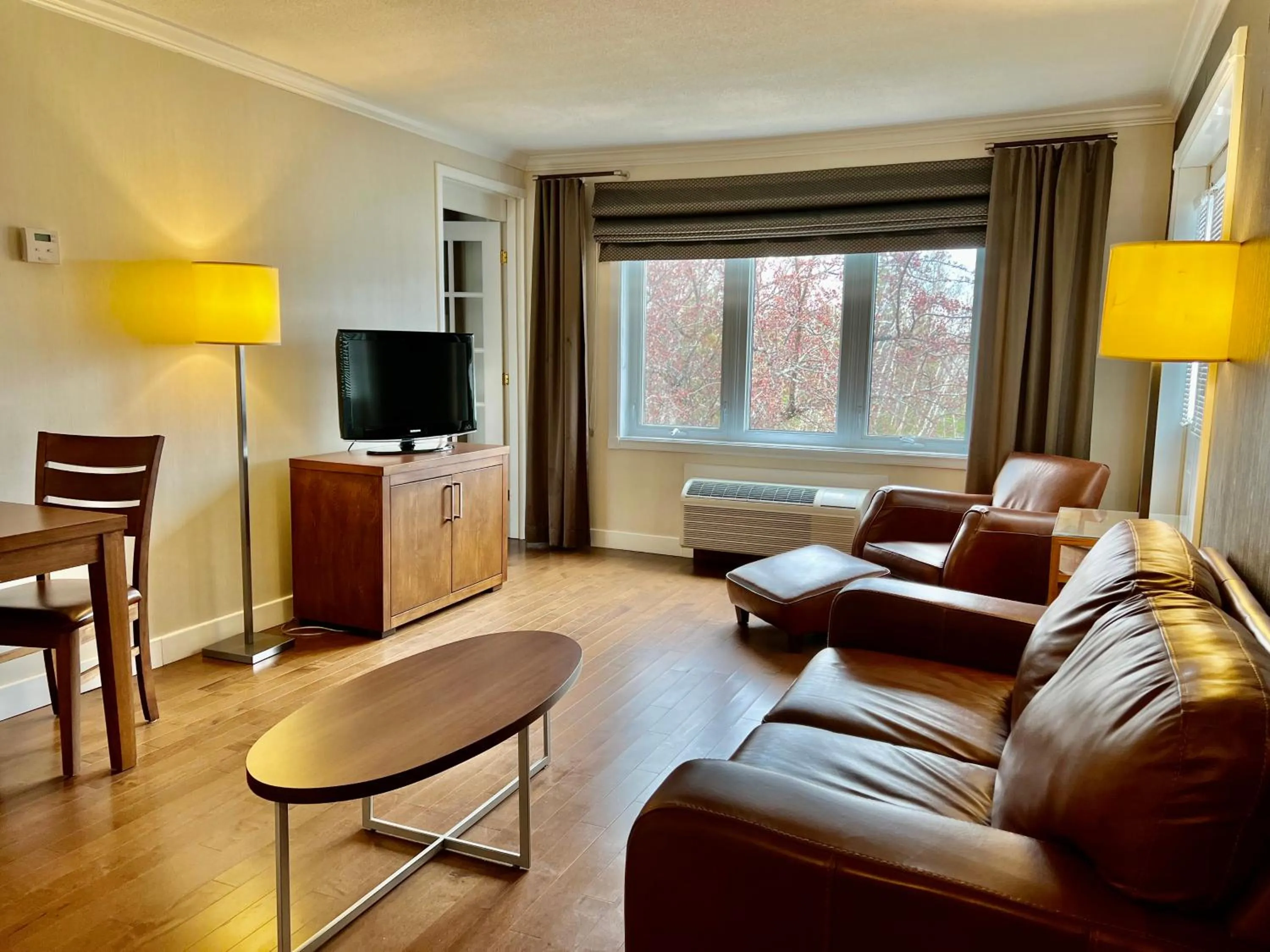 Living room in Atlantic Host Hotel, Trademark Collection by Wyndham