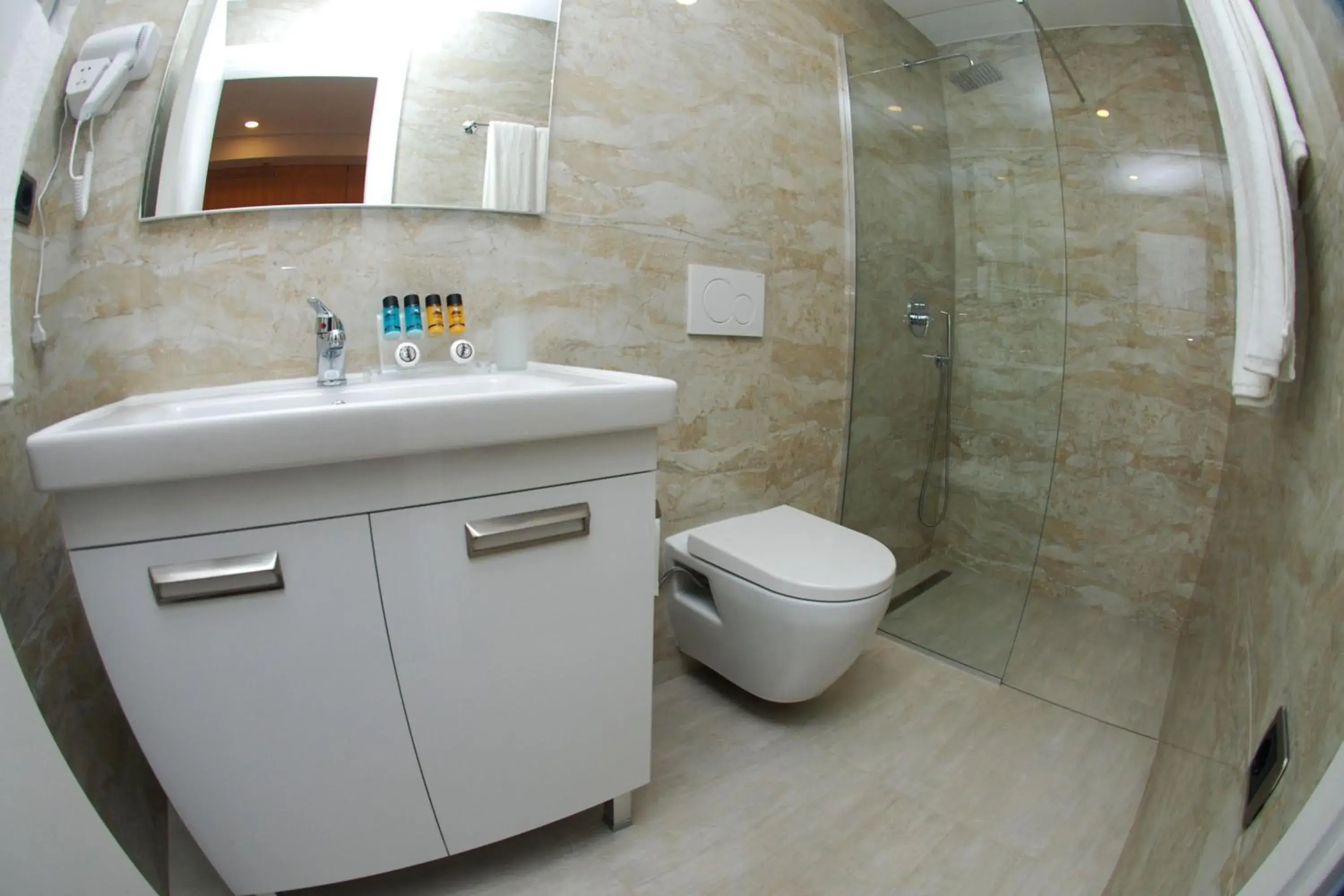 Standard Twin Room in Hotel Ramo Saranda Standard Twin Room in Hotel Ramo Saranda