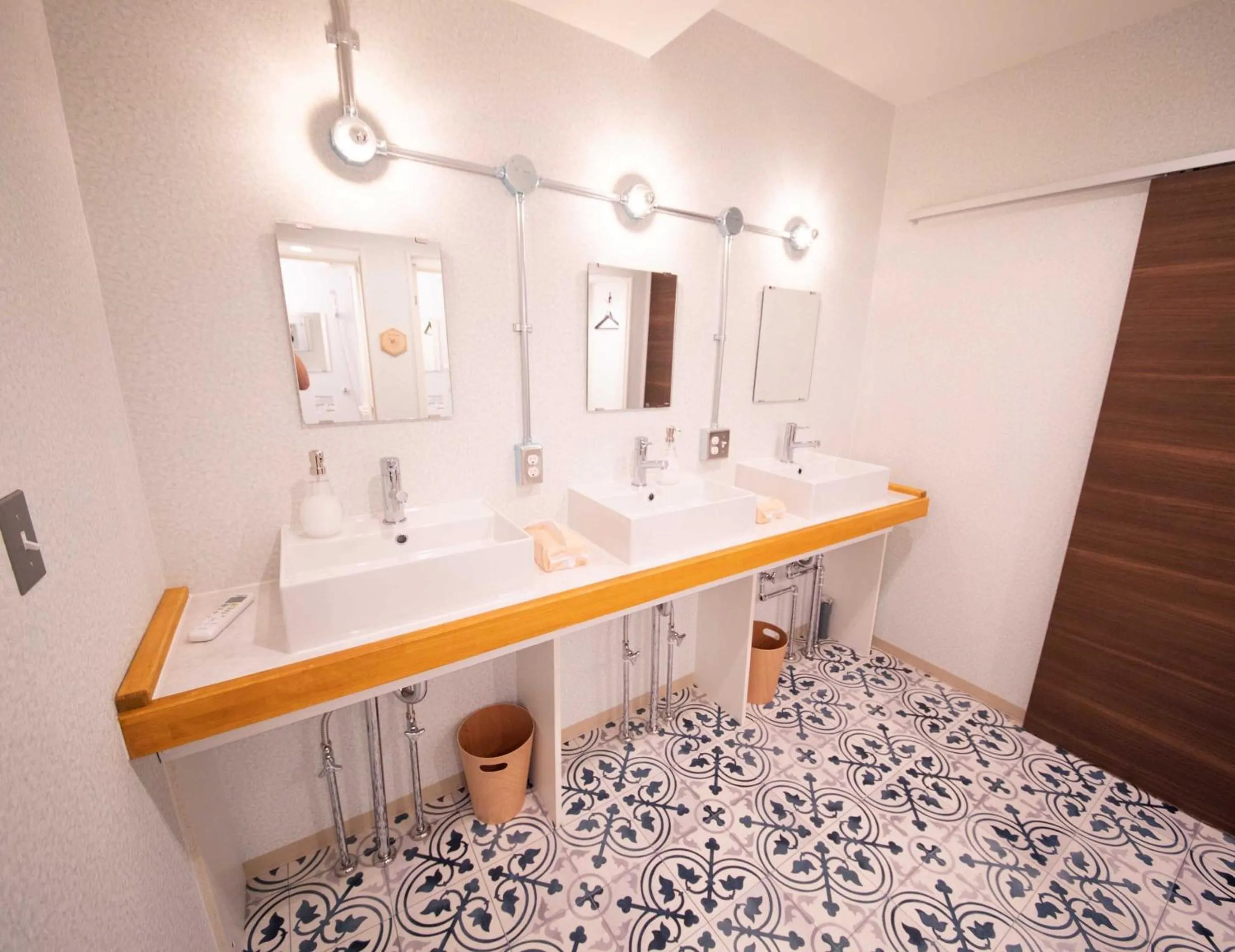 Bathroom in tune Hostel（ツネホステル館山）