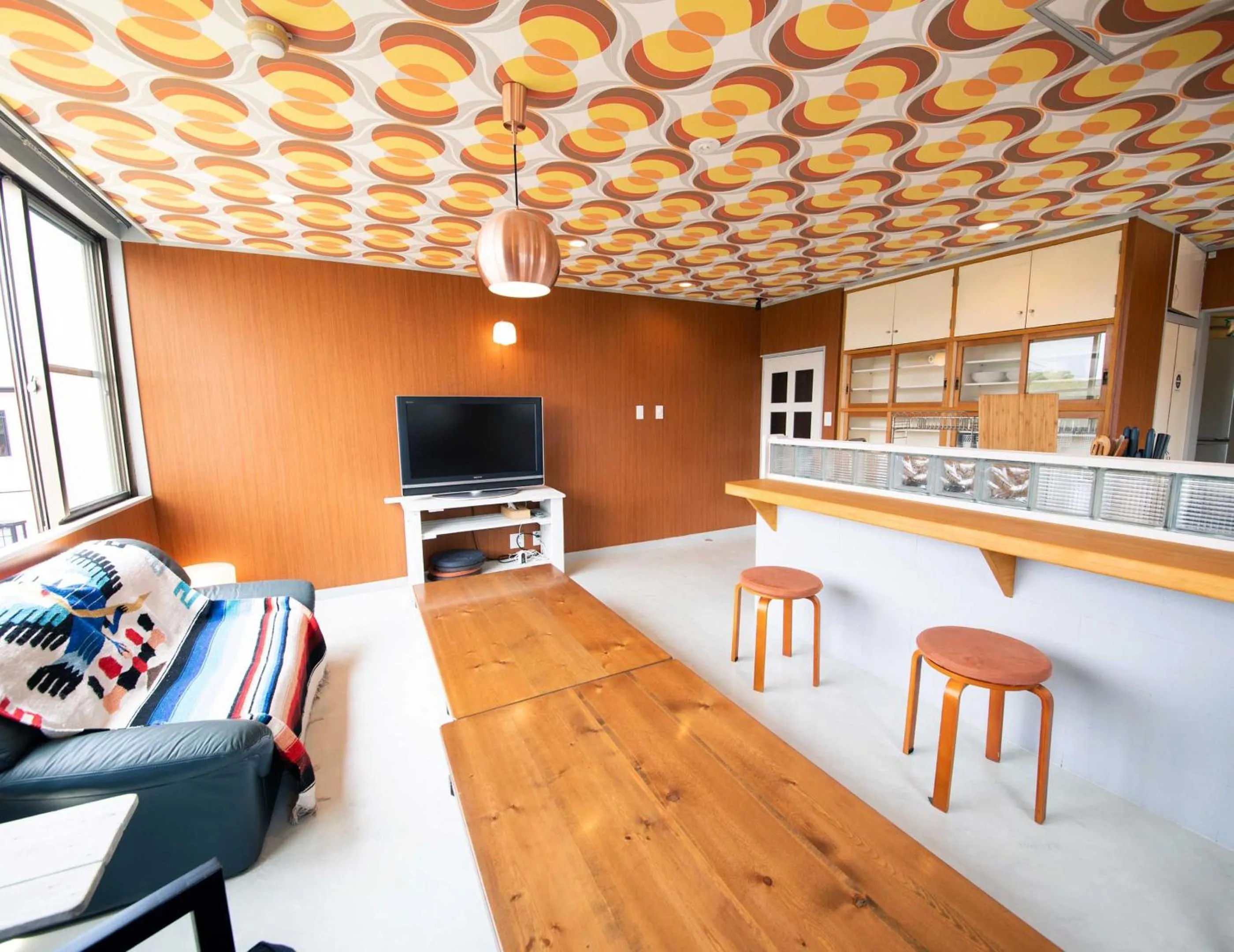 Dining area in tune Hostel（ツネホステル館山）