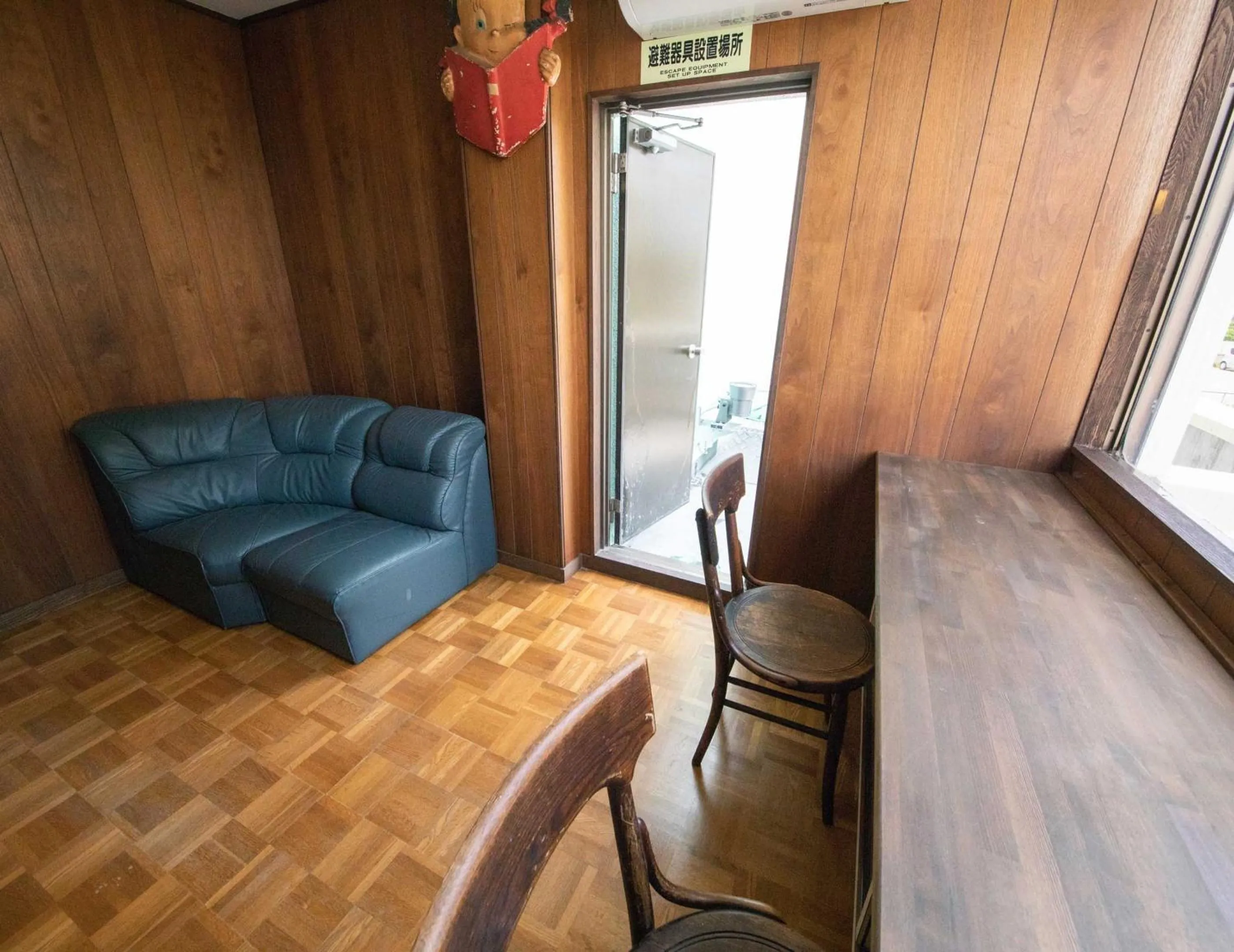 Dining area in tune Hostel（ツネホステル館山）