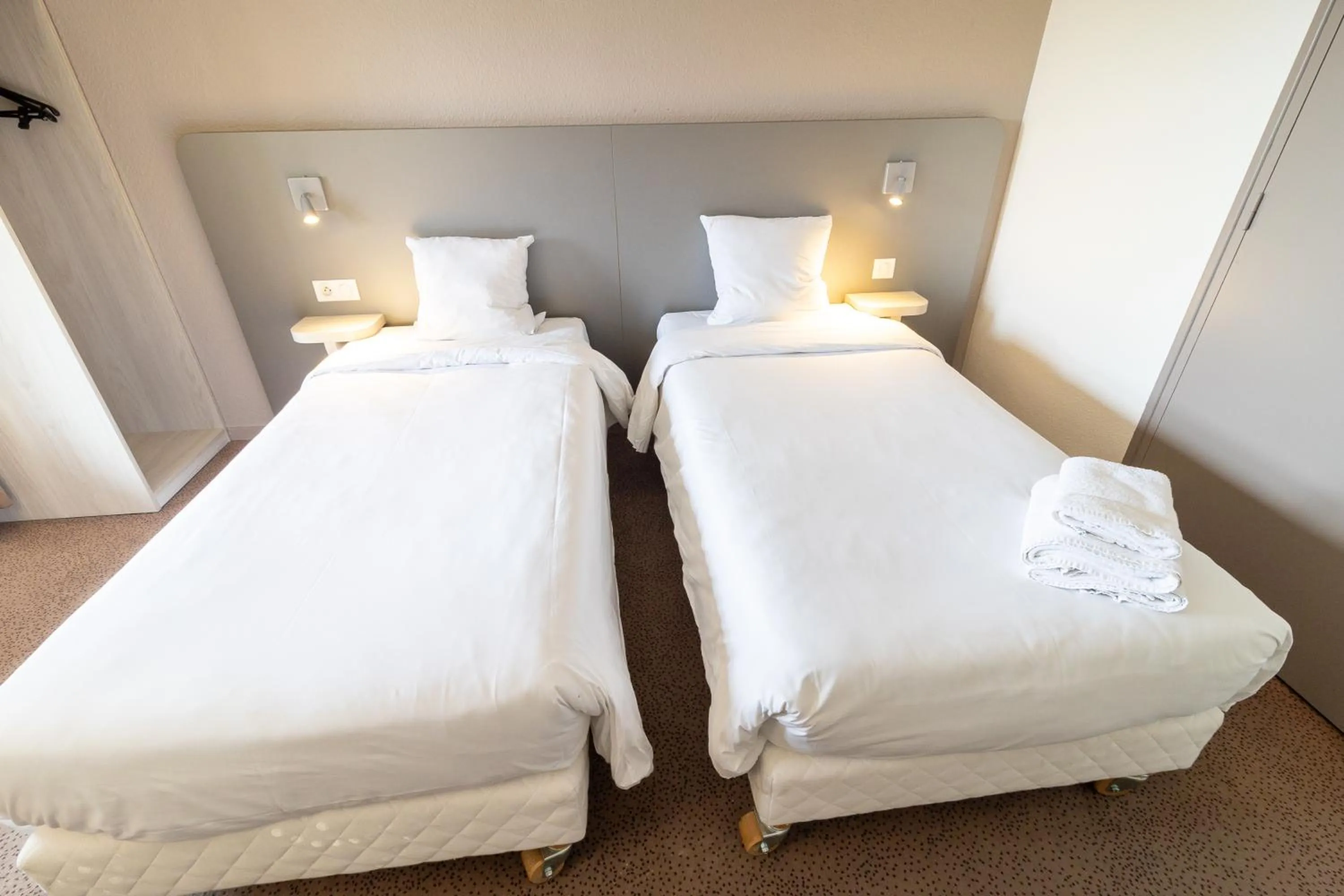 Bed in Kyriad Direct Auxerre - Appoigny