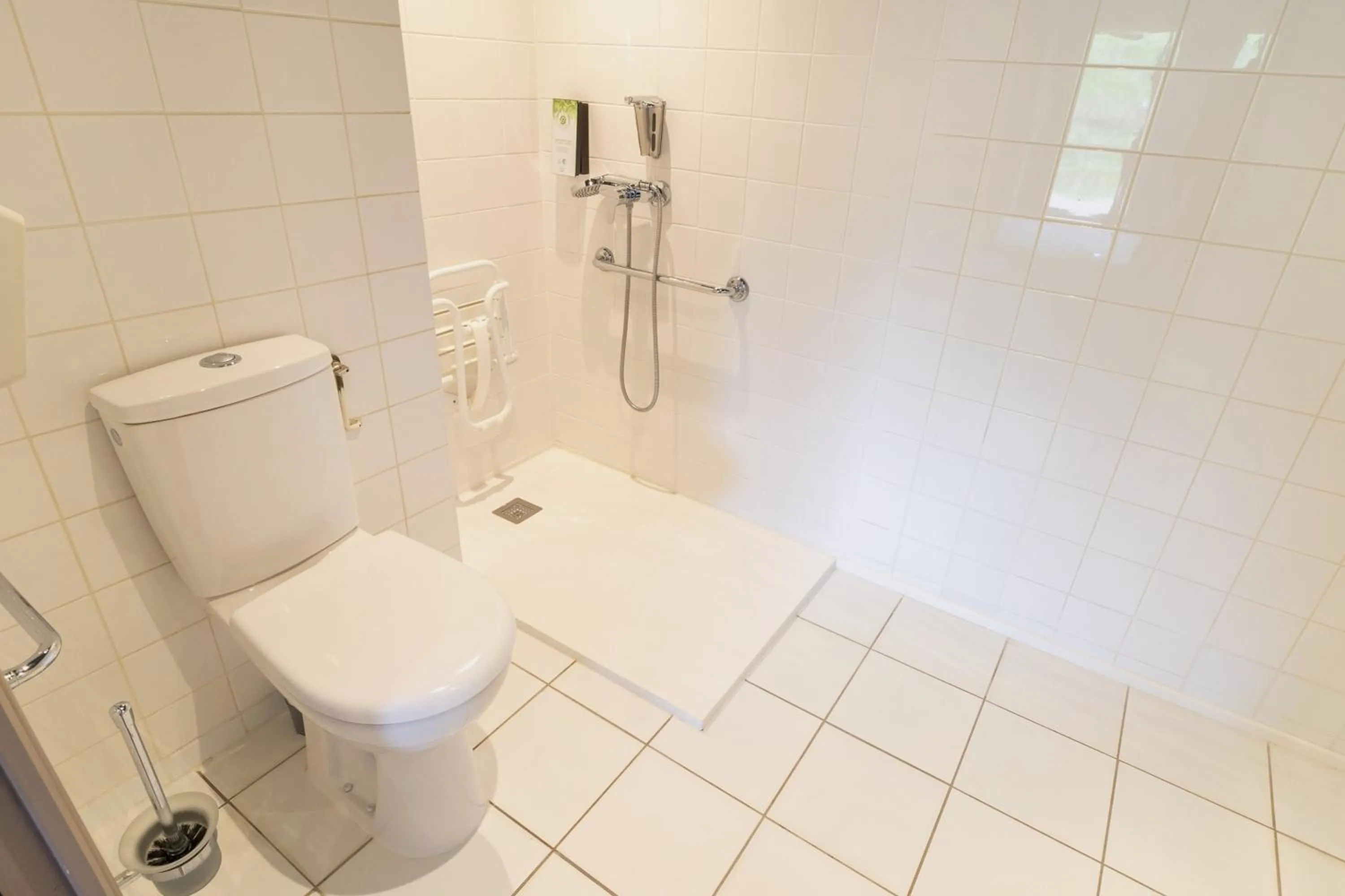 Shower in Kyriad Direct Auxerre - Appoigny